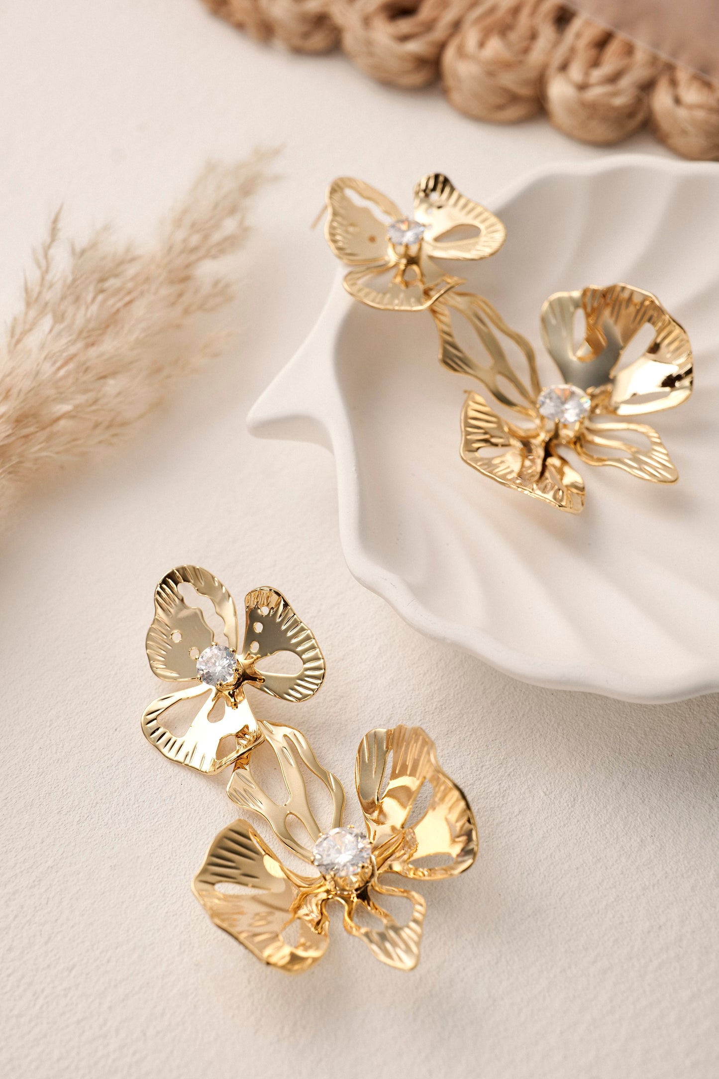 GOLD BLOOM DROP EARRINGS