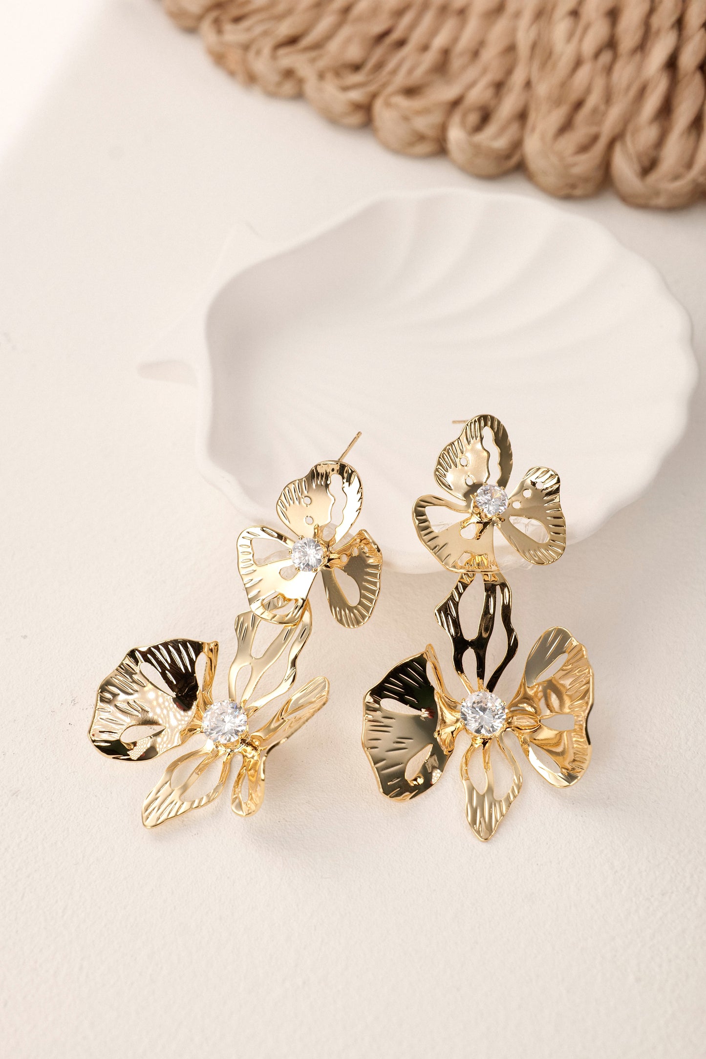 GOLD BLOOM DROP EARRINGS