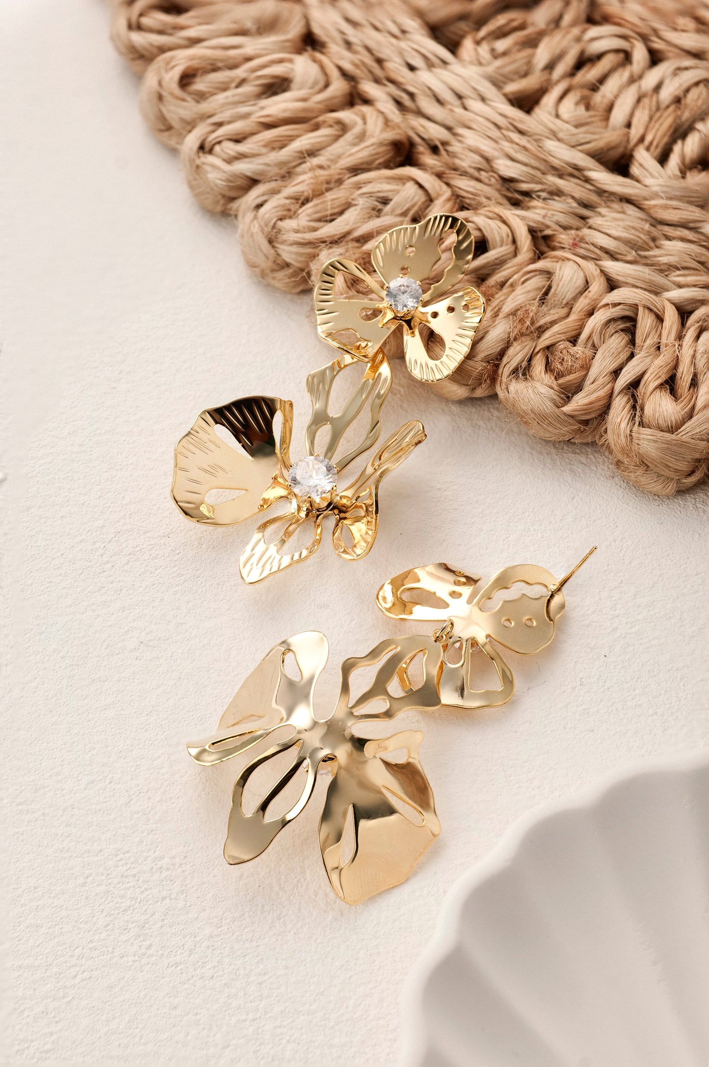 GOLD BLOOM DROP EARRINGS