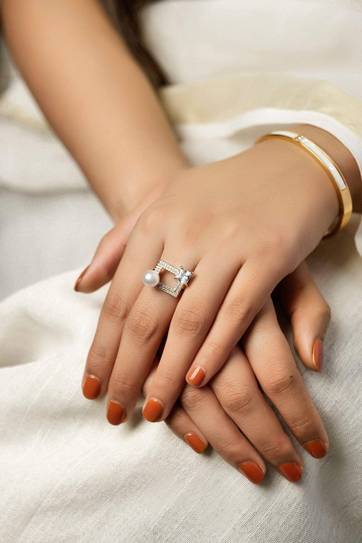 PEARL FRAME RING