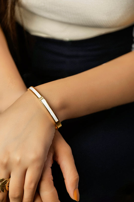 MOTHER OF PEARL ELEGANCE BRACELET