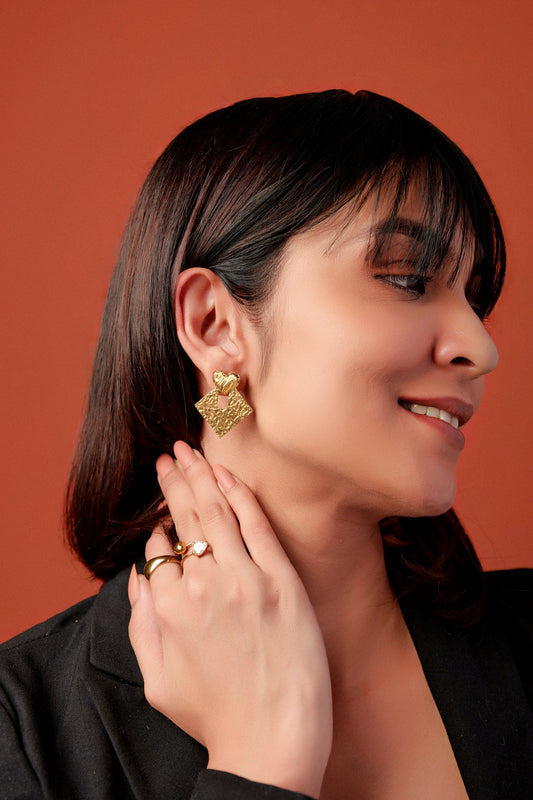 GOLDEN TEXTURED HEART STUDS