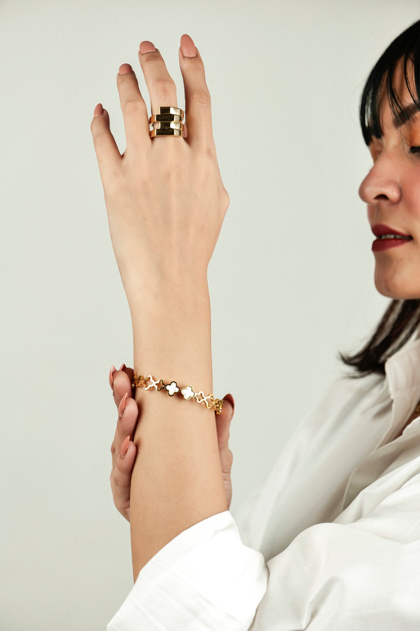 CLOVER MOTHER OF PEARLS BRACELET