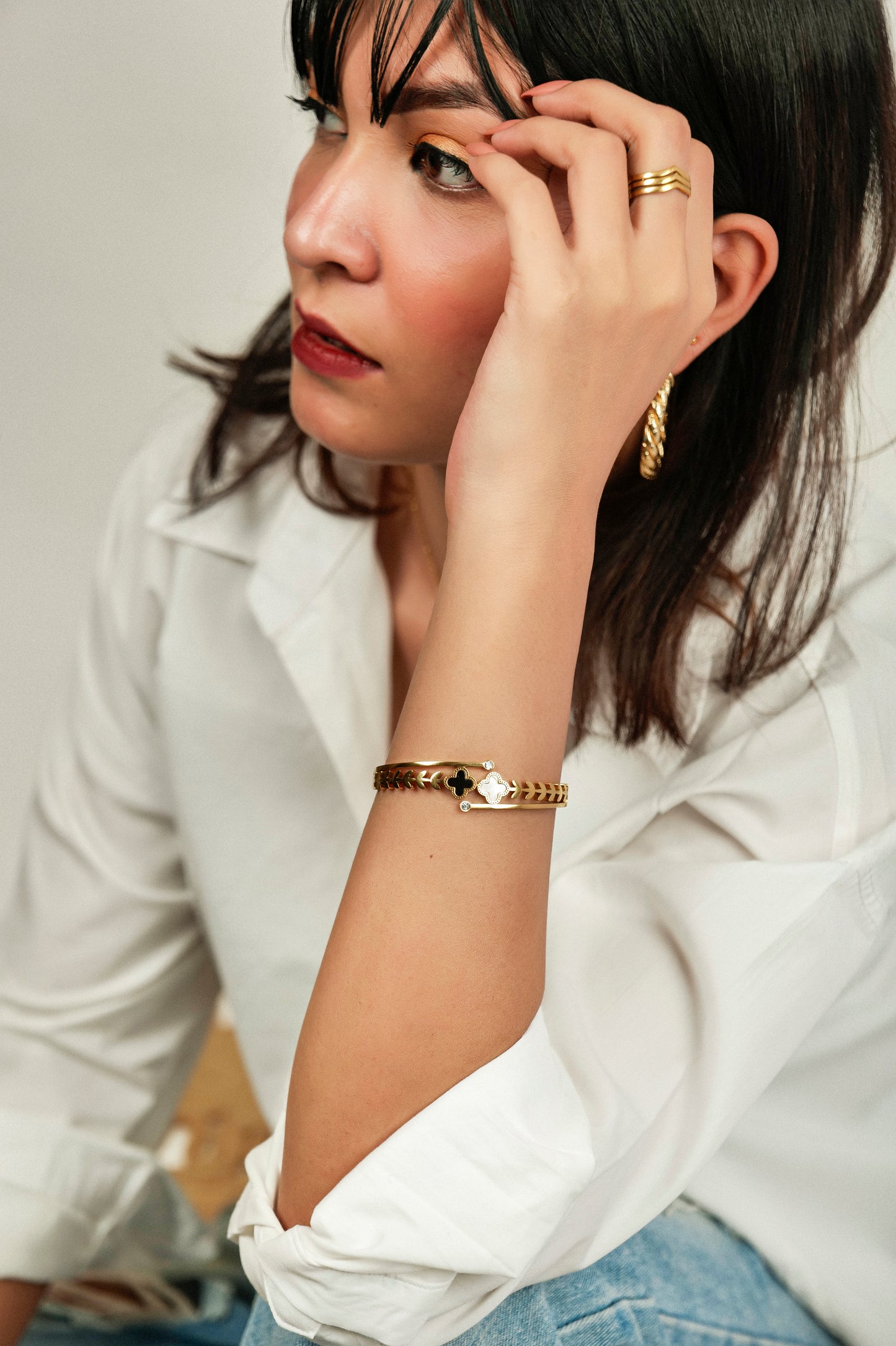 LEAFY CLOVER CHARM BANGLE