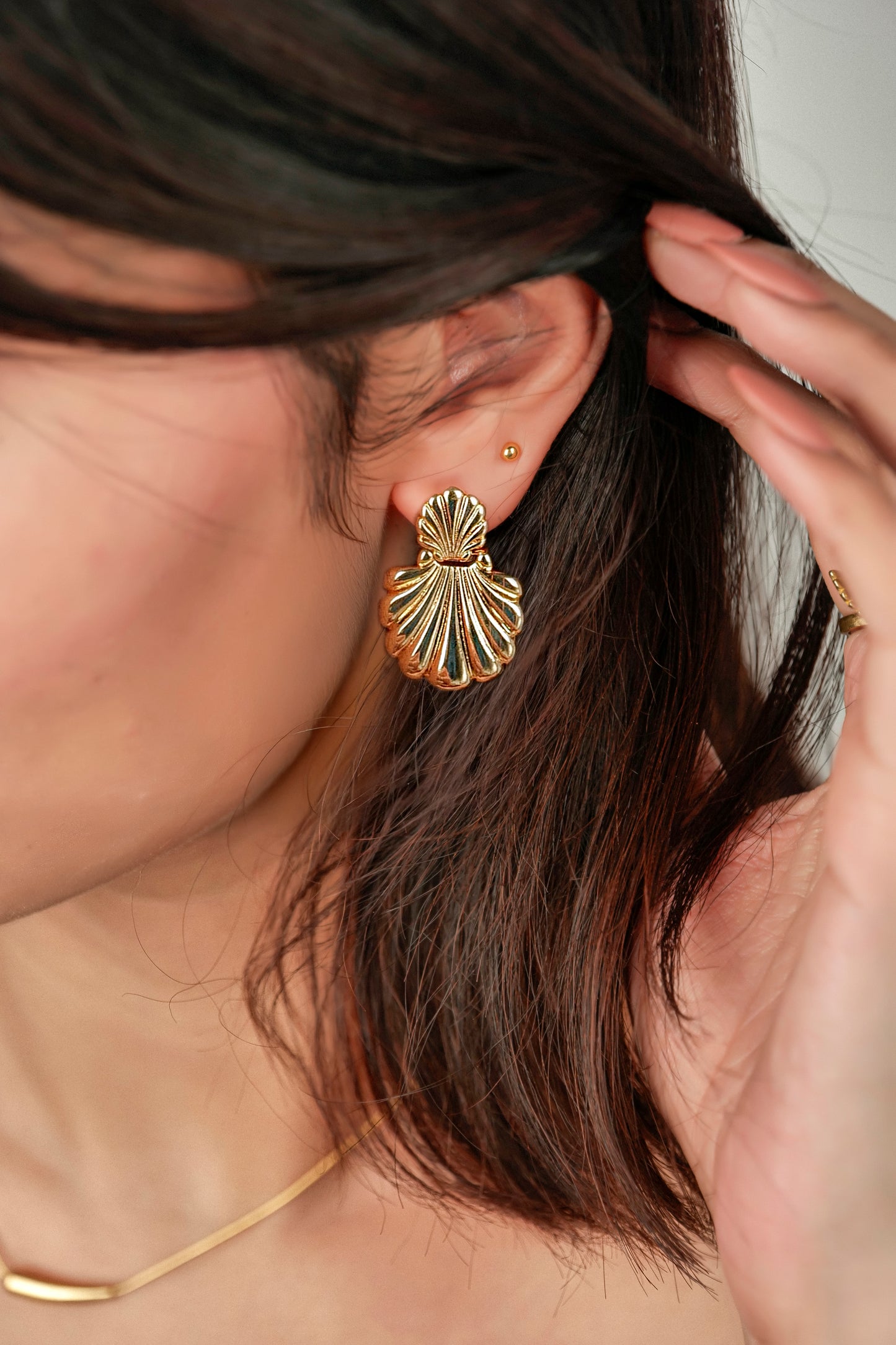 SHELL CHARM EVERYDAY EARRINGS