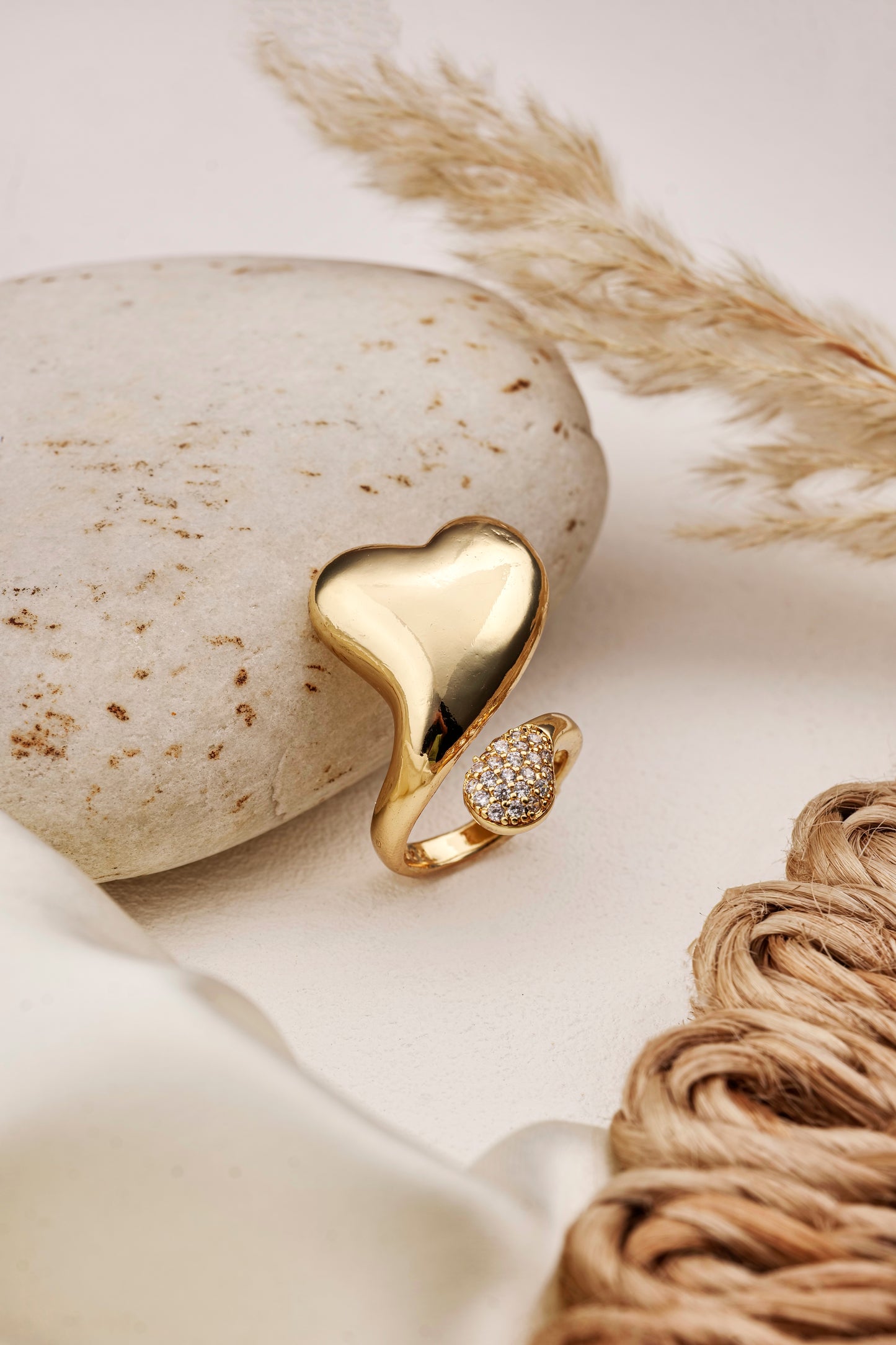 HEART GLOW RING