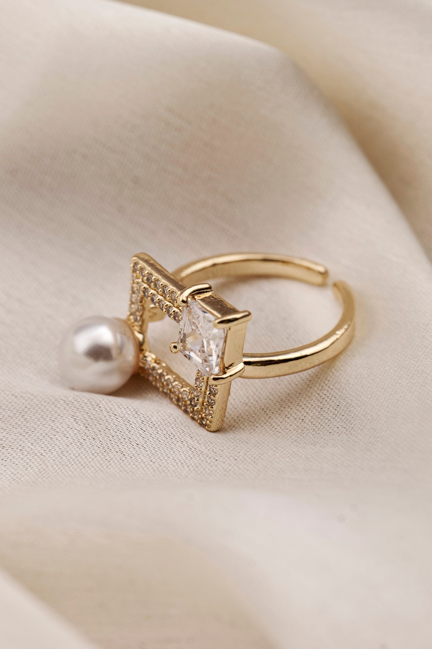 PEARL FRAME RING