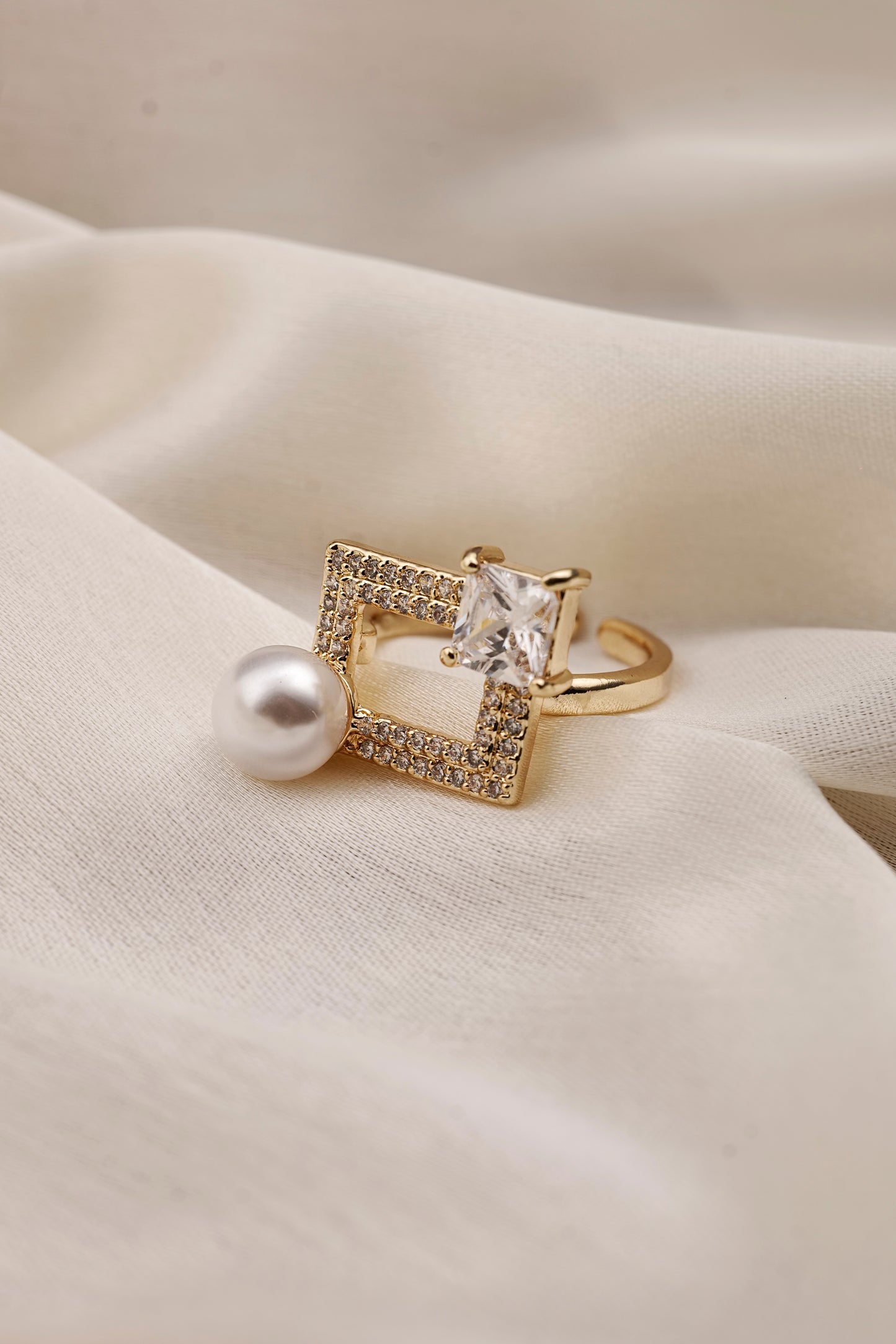 PEARL FRAME RING
