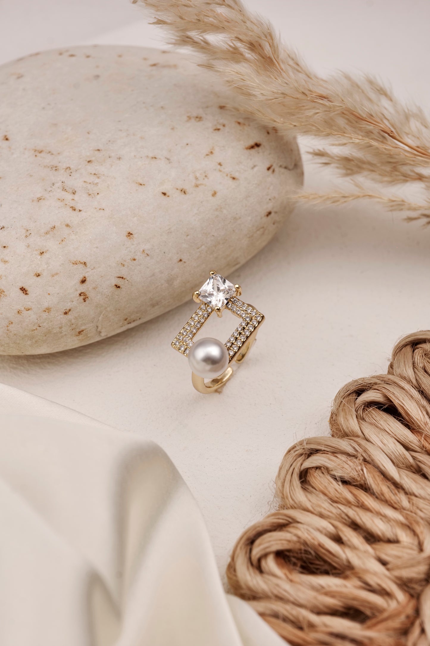 PEARL FRAME RING