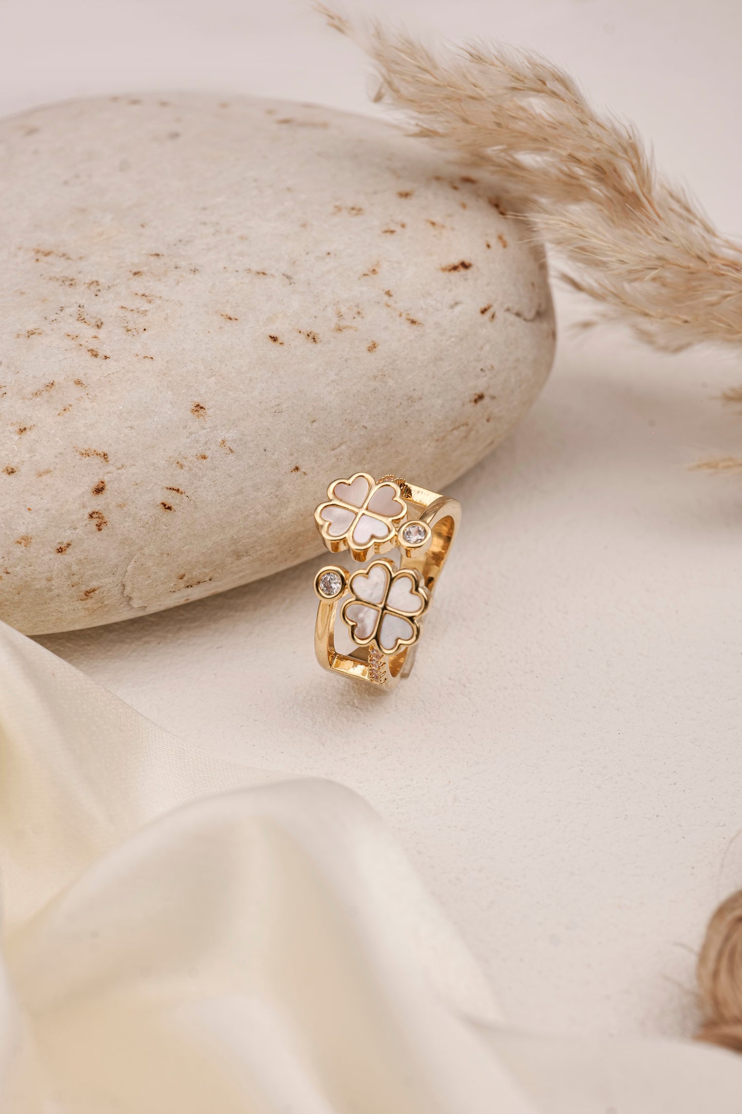 LUCK CHARM CLOVER RING
