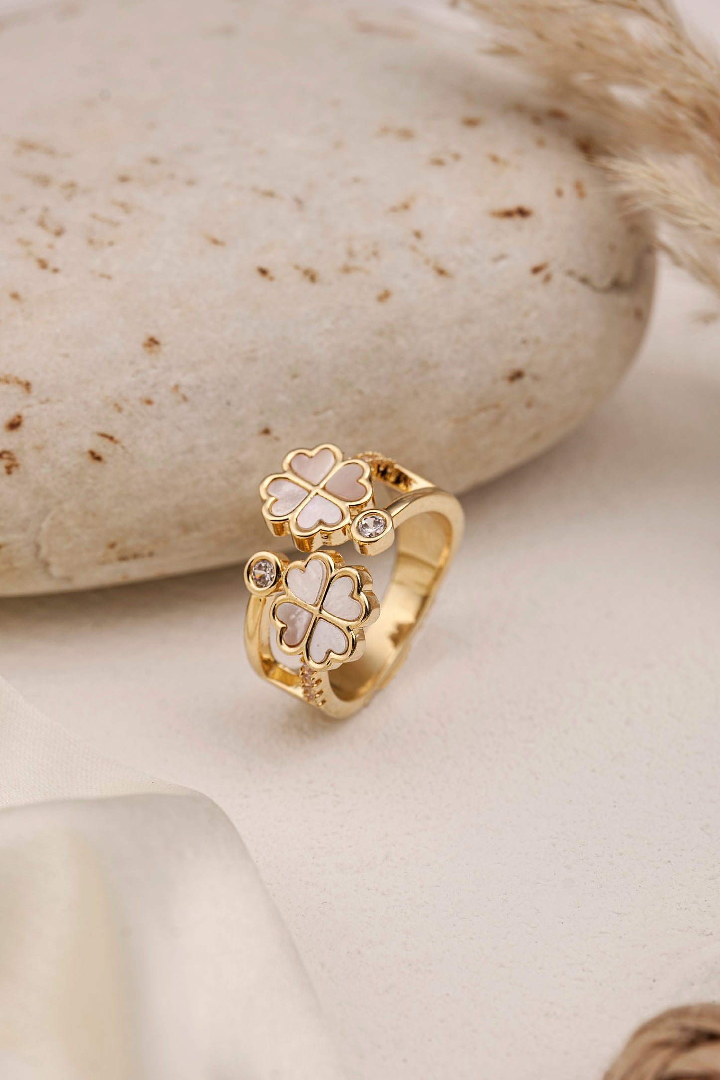 LUCK CHARM CLOVER RING