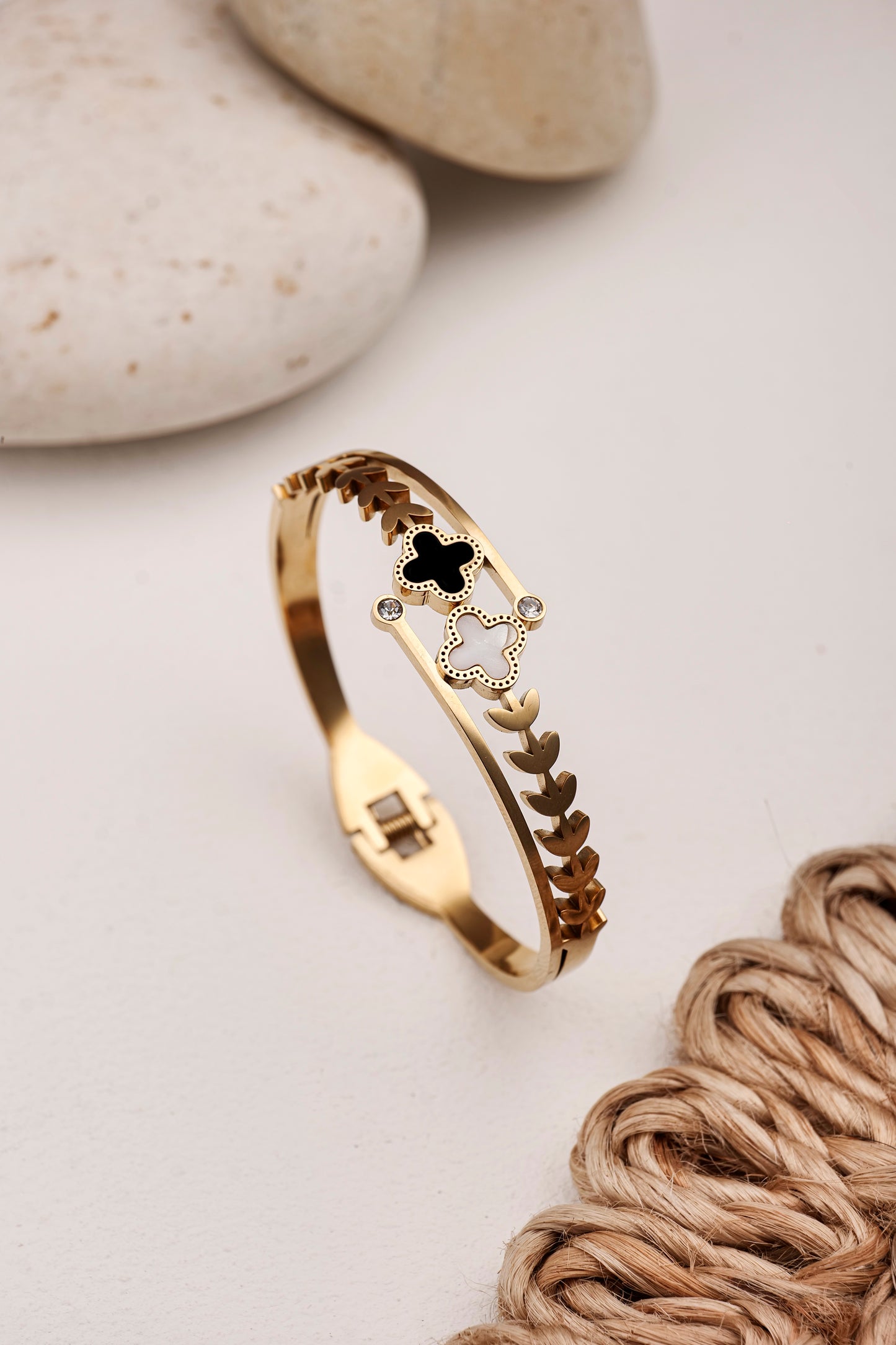 LEAFY CLOVER CHARM BANGLE