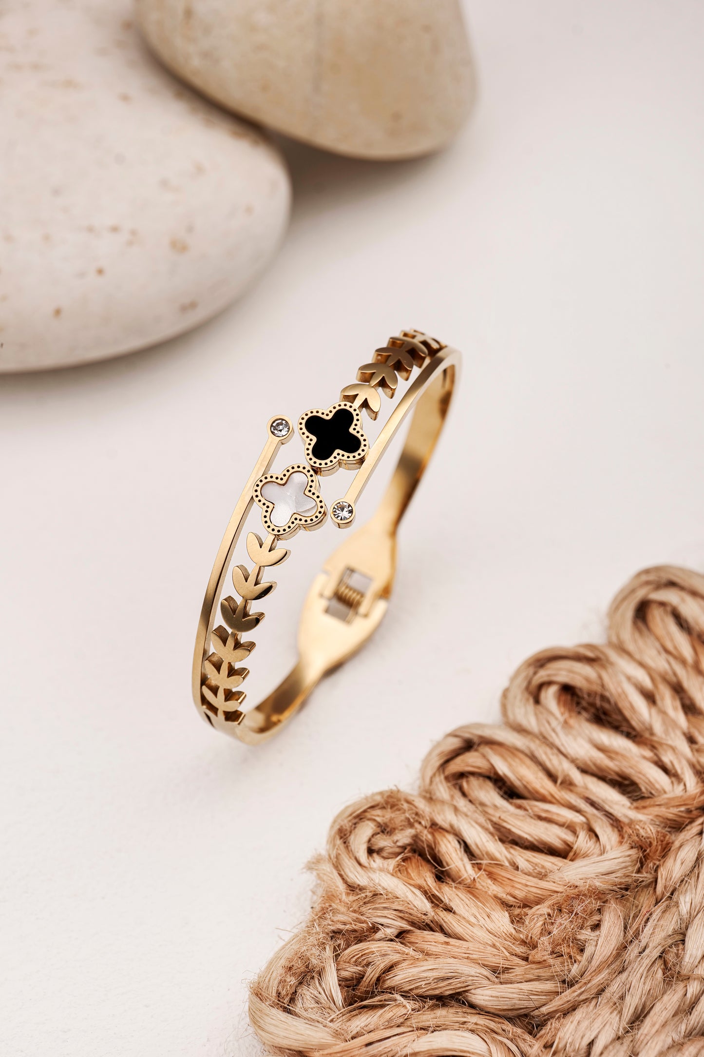 LEAFY CLOVER CHARM BANGLE
