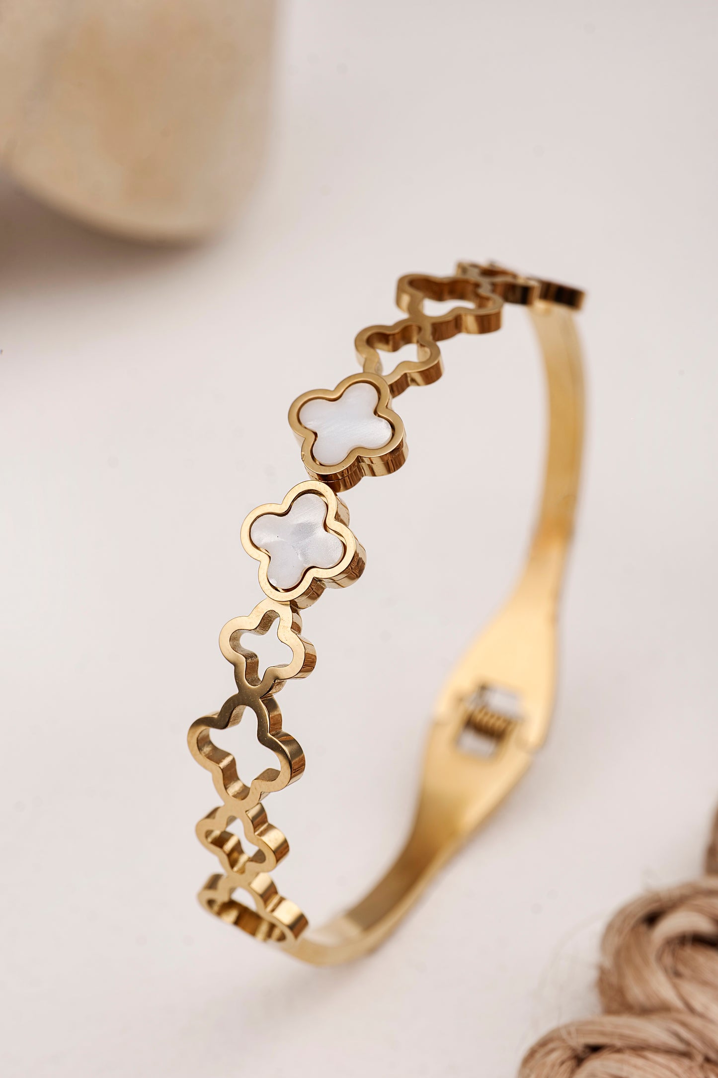 CLOVER MOTHER OF PEARLS BRACELET