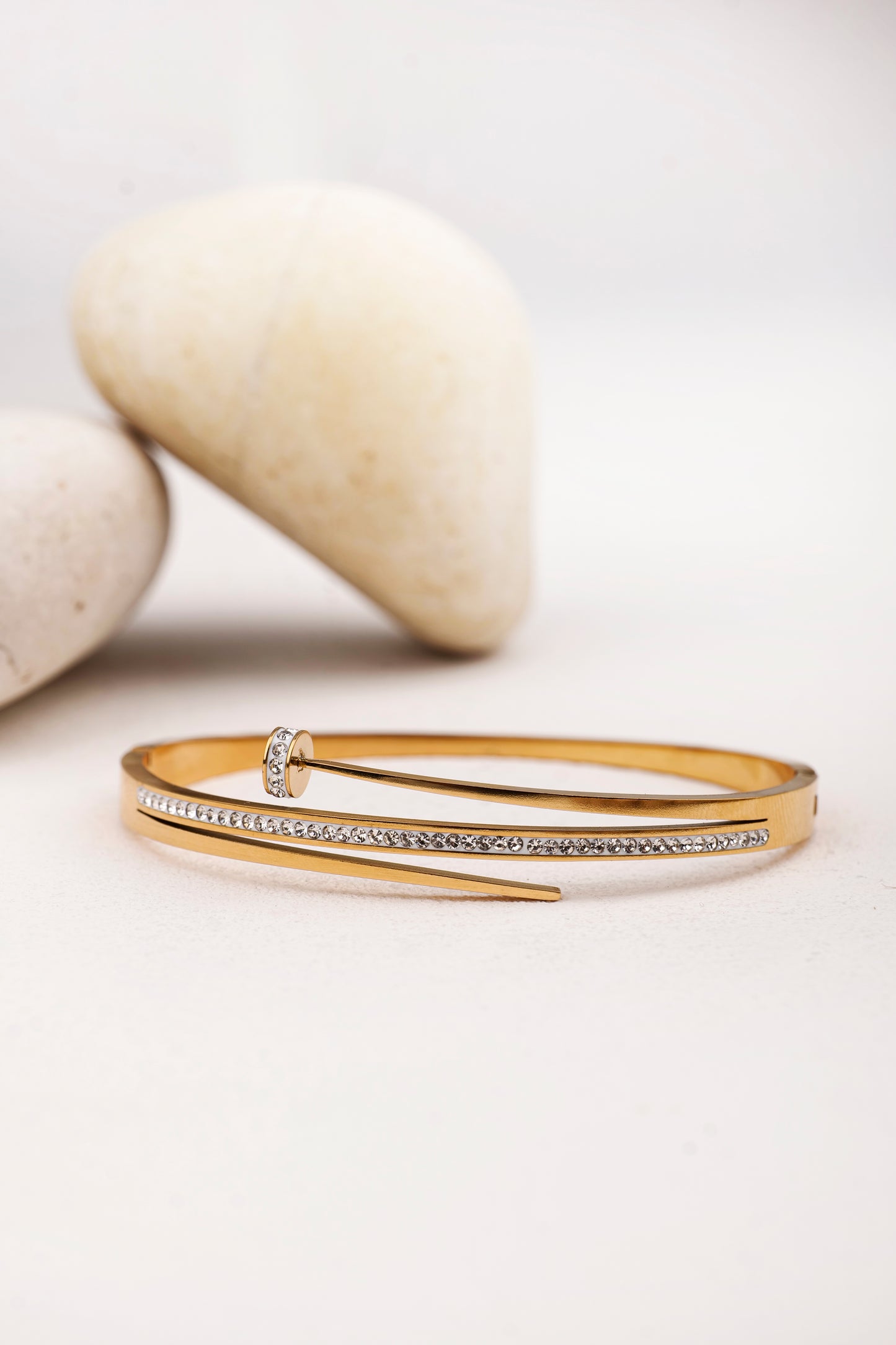 AMERICAN DIAMOND SLEEK NAIL BRACELET