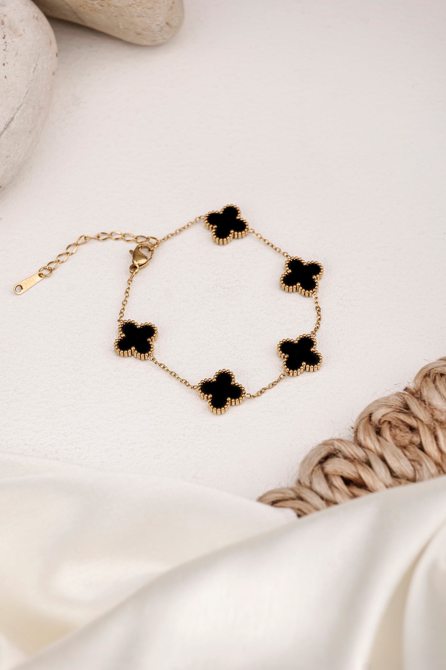 CLOVER CHARM BRACELET