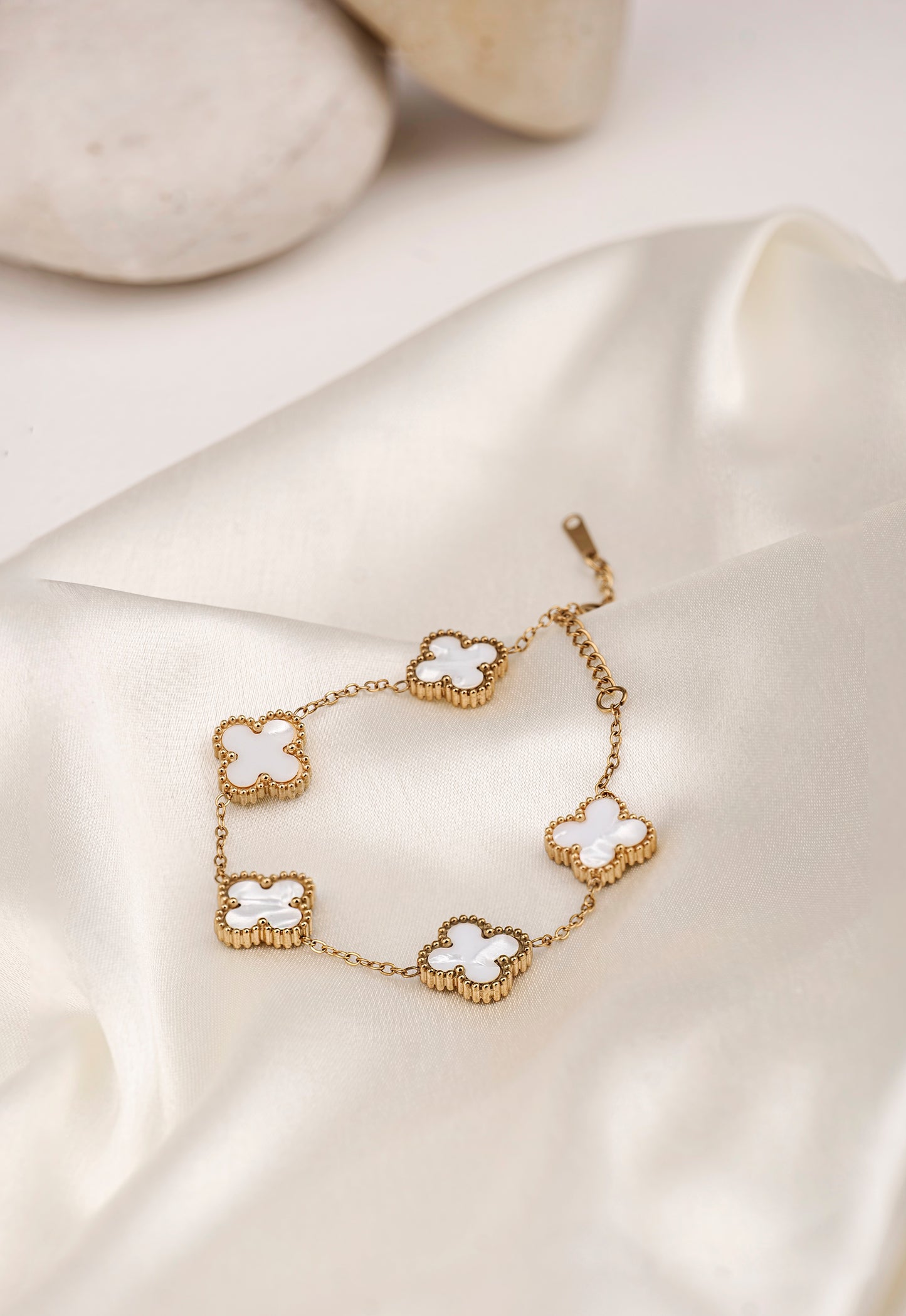 CLOVER CHARM BRACELET