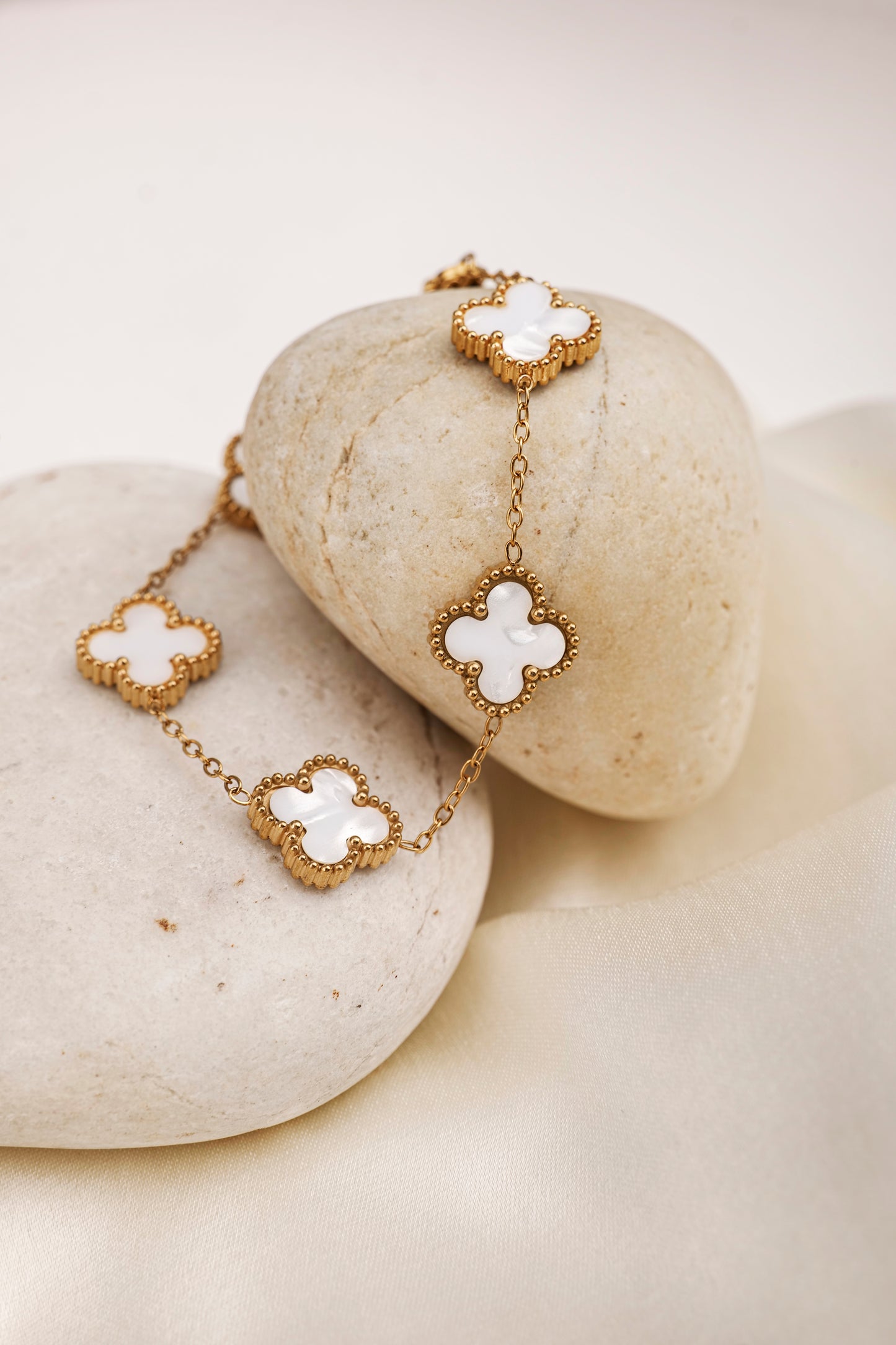 CLOVER CHARM BRACELET