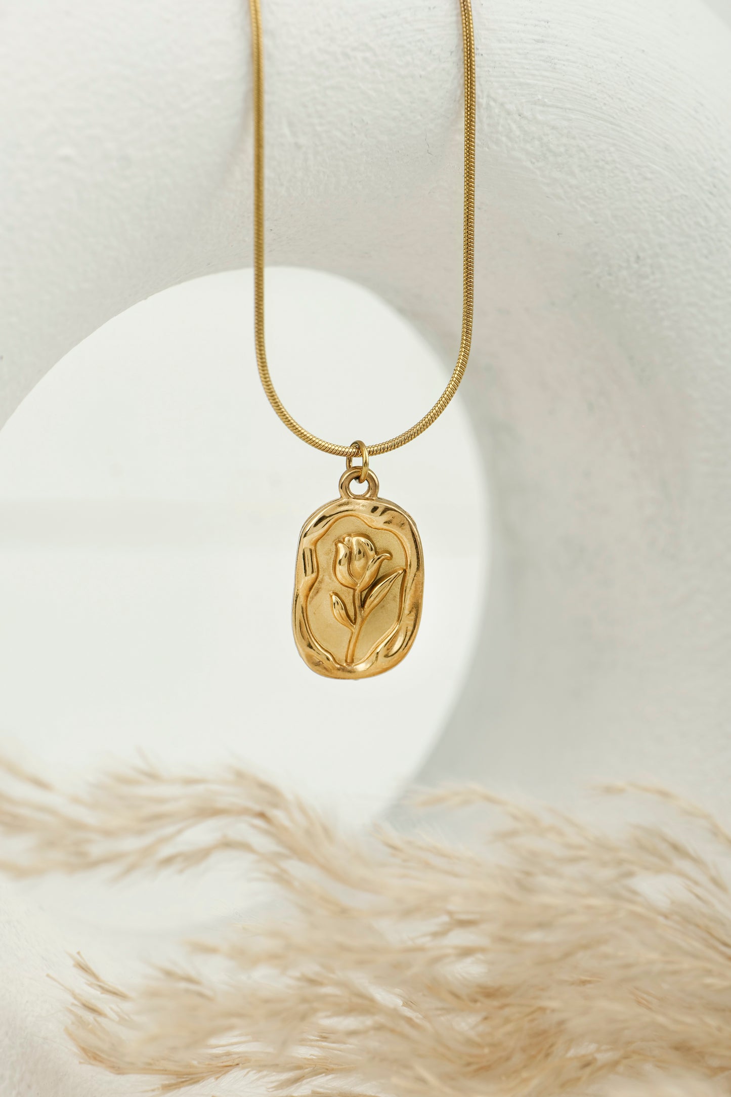 GOLDEN BLOOM PENDANT CHAIN