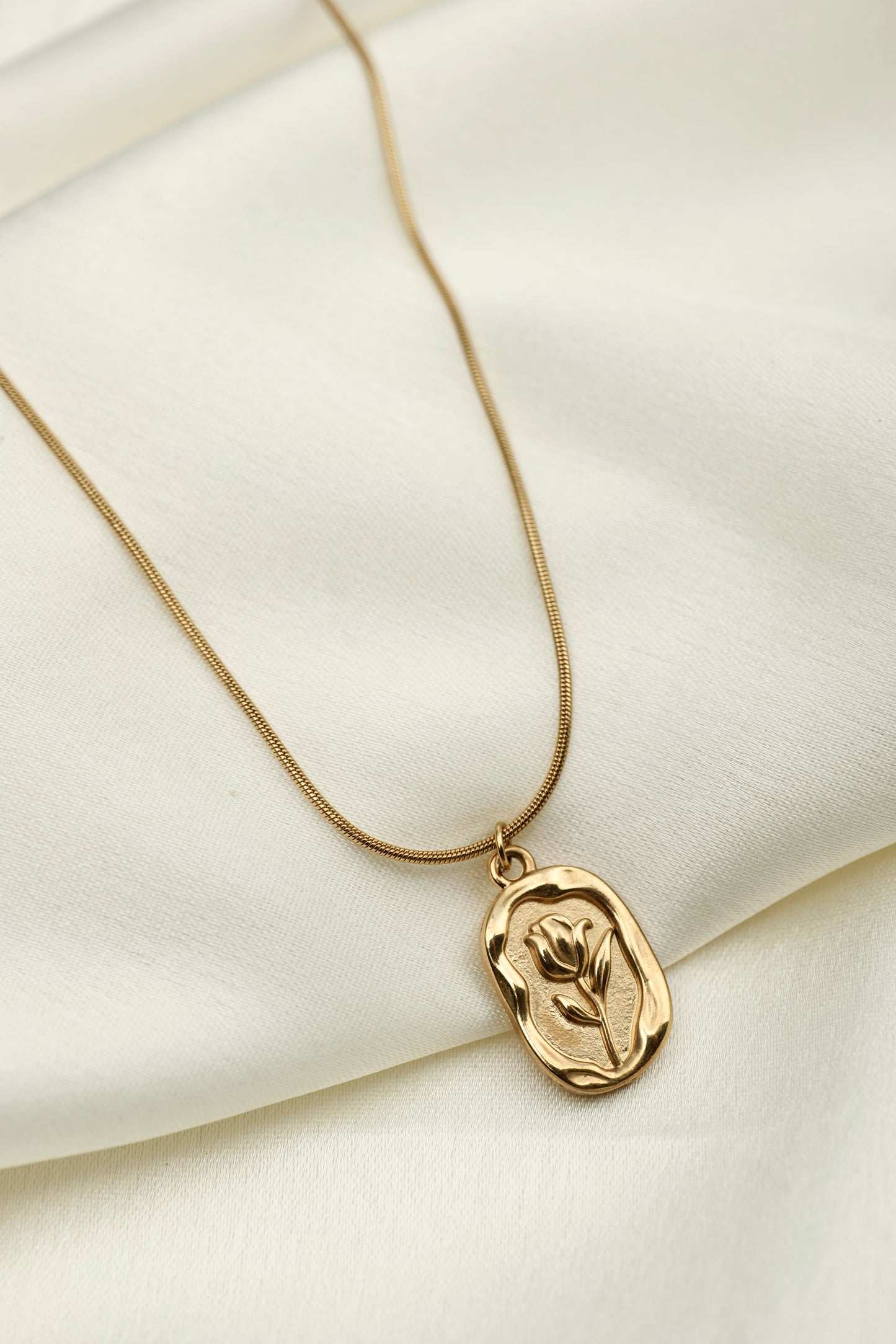 GOLDEN BLOOM PENDANT CHAIN