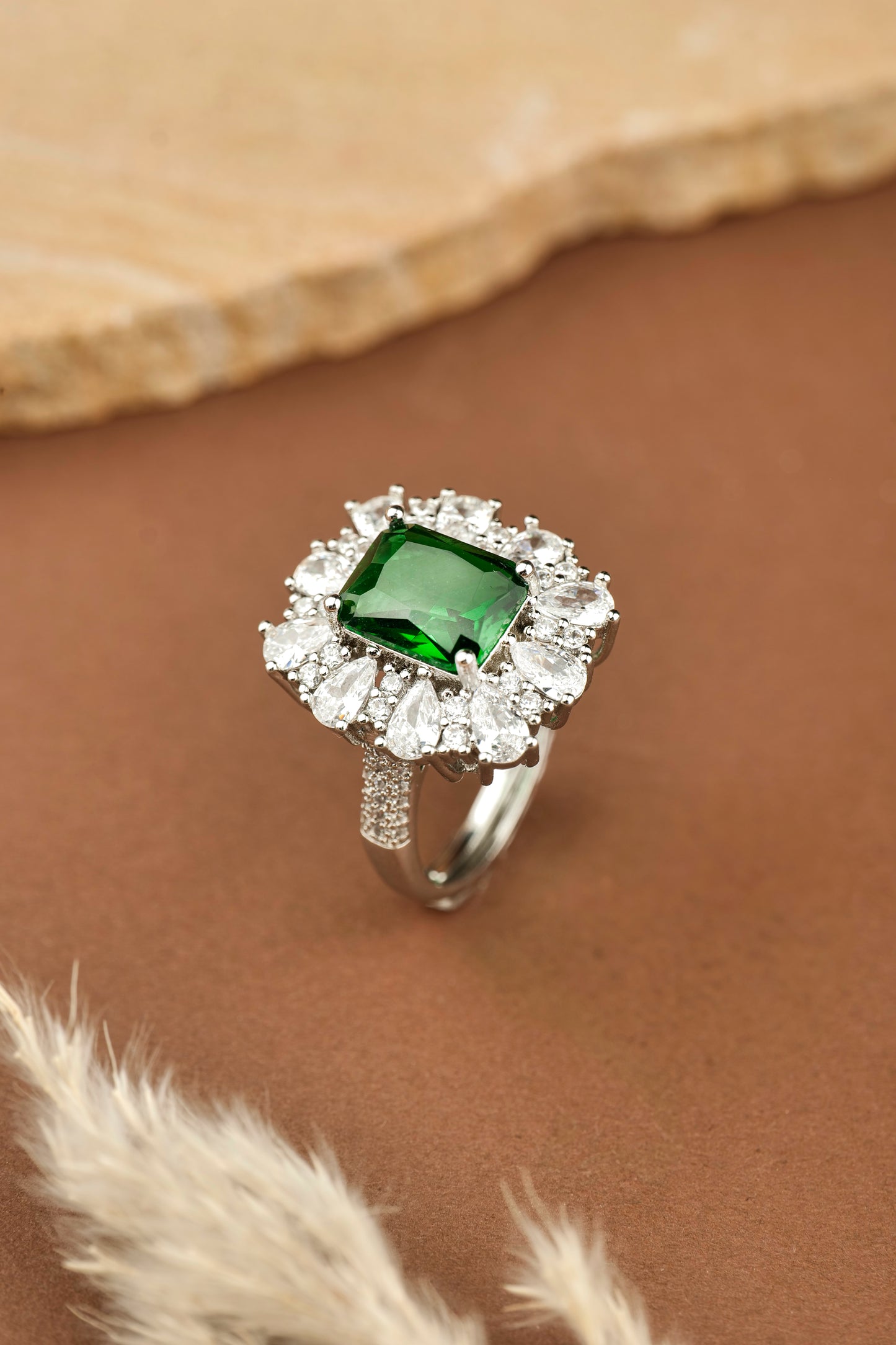 EMERALD BLOOM RING