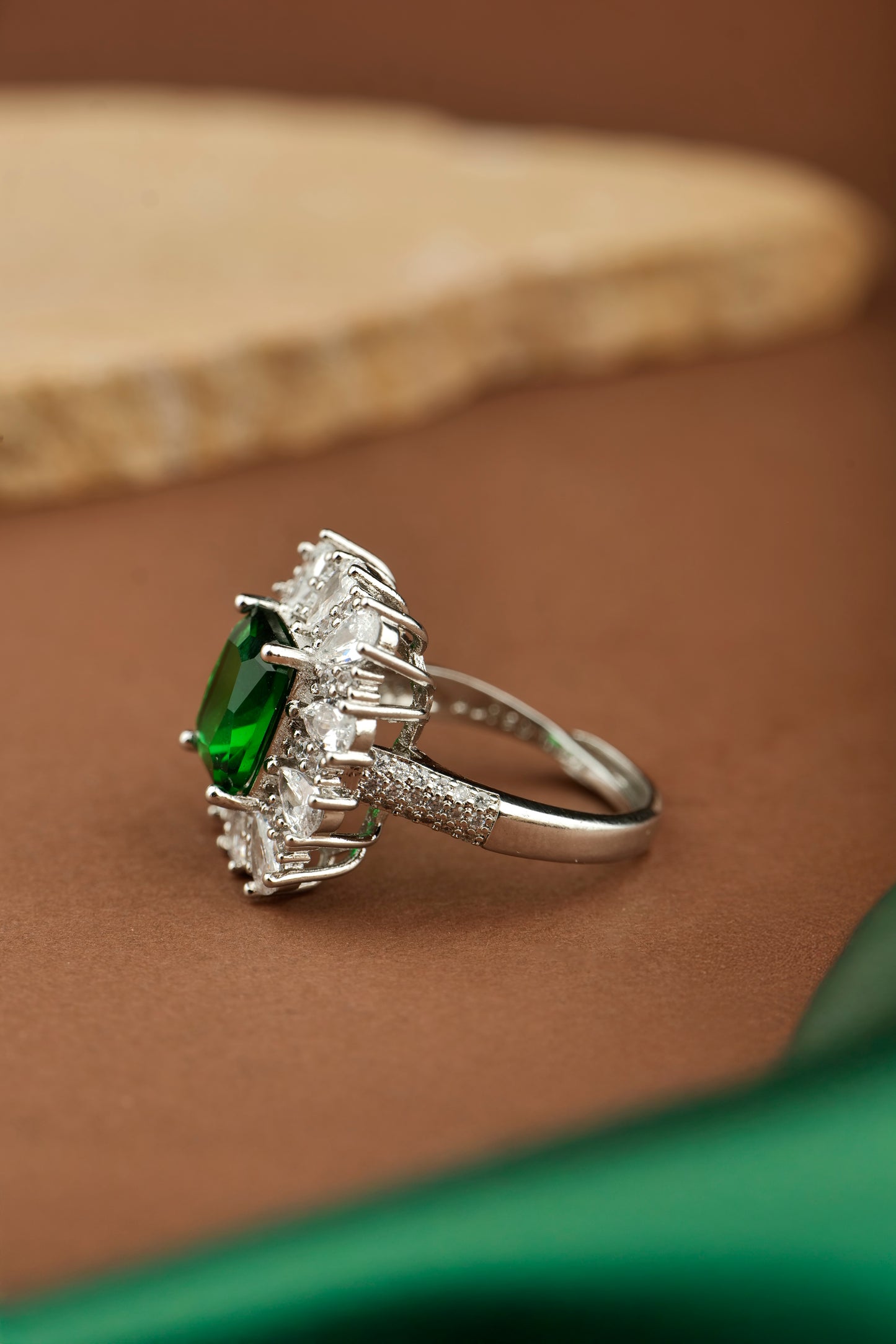 EMERALD BLOOM RING