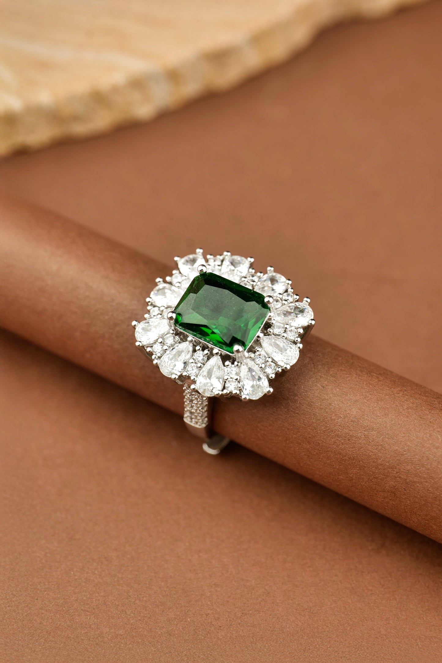 EMERALD BLOOM RING