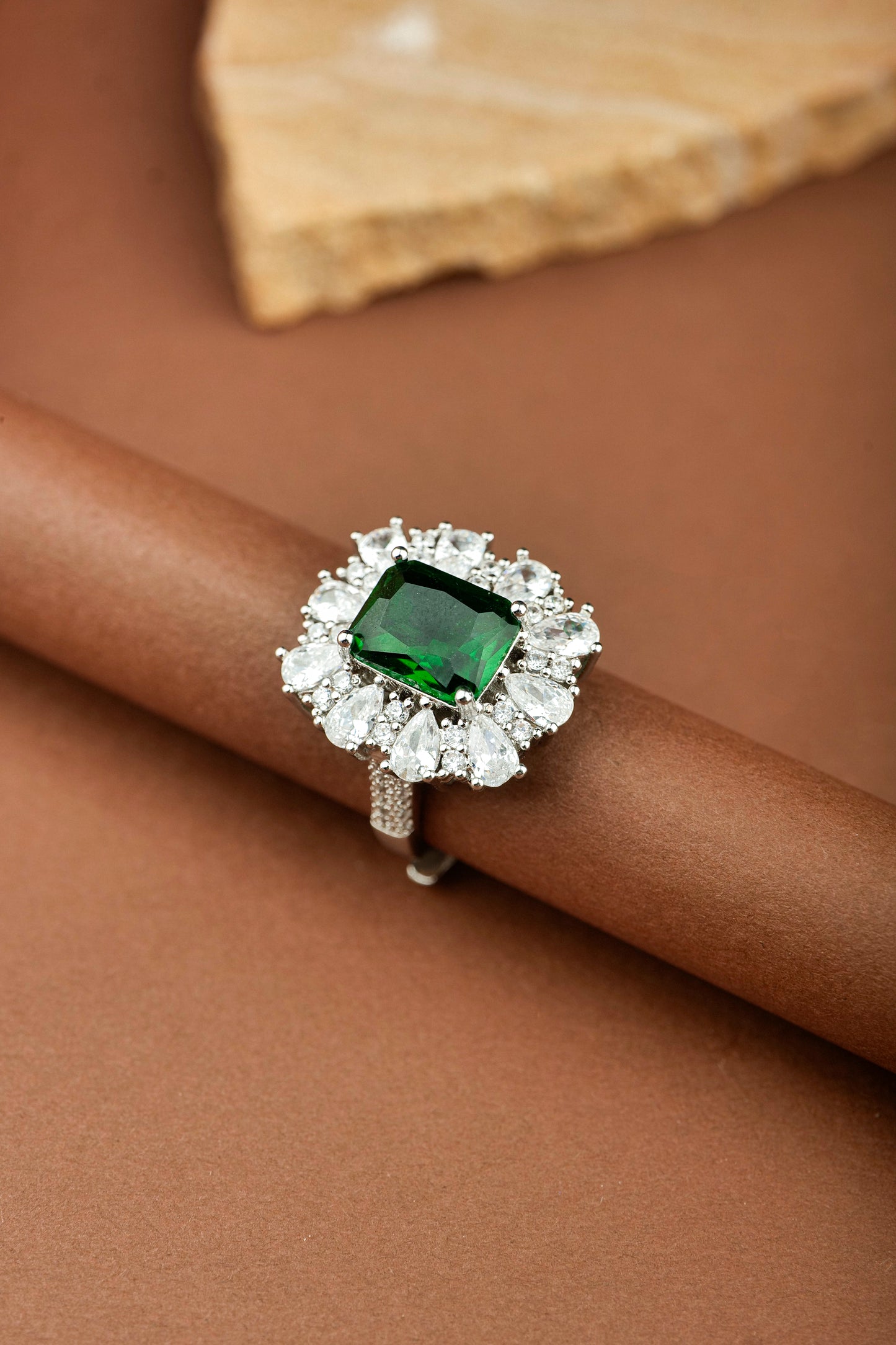 EMERALD BLOOM RING