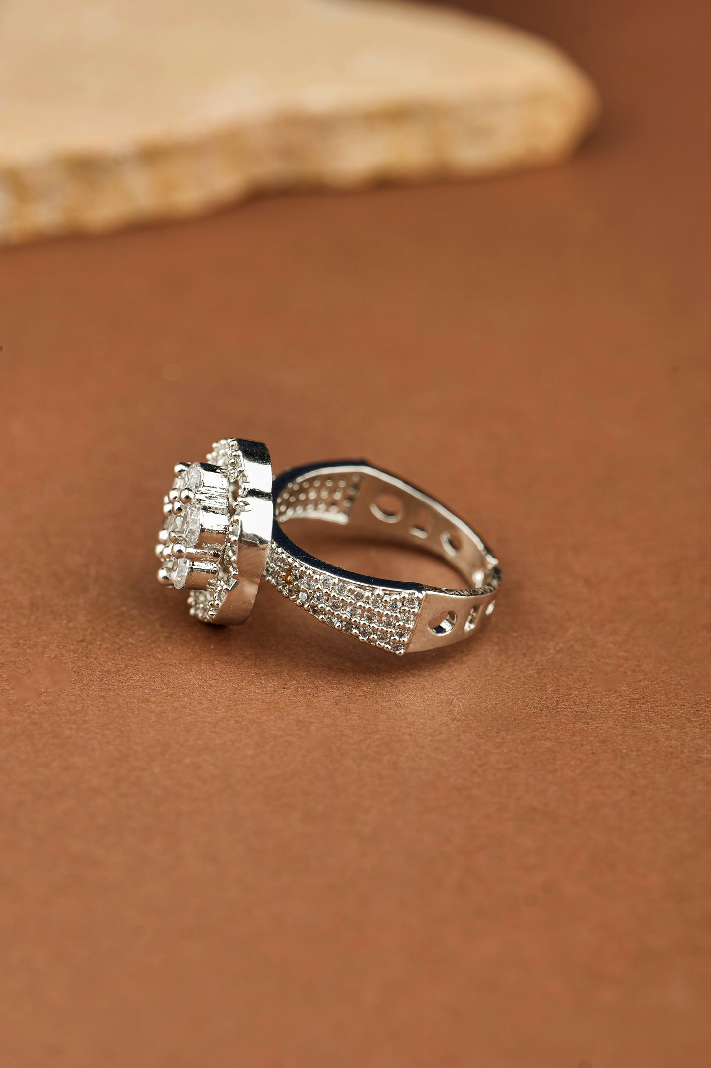 DIAMOND BLOOM RING