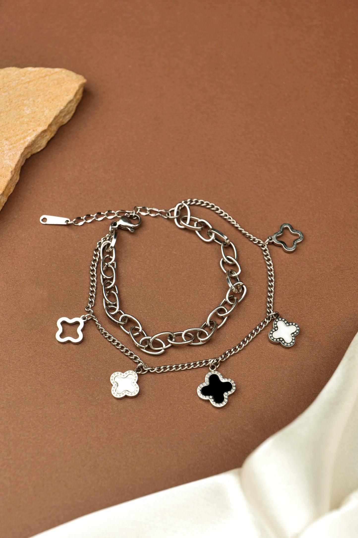 CLOVER DUO CHARM BRACELET