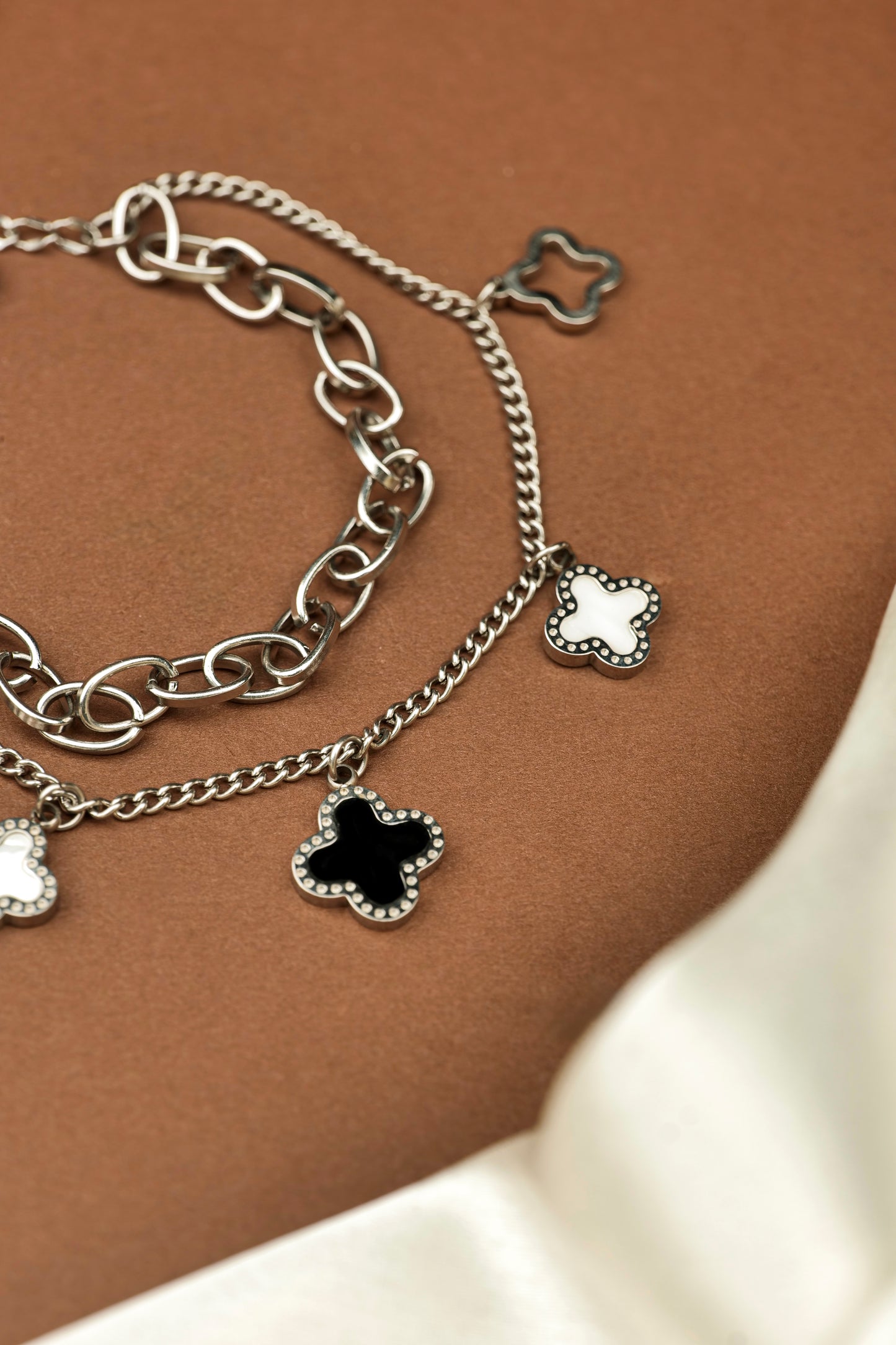 CLOVER DUO CHARM BRACELET