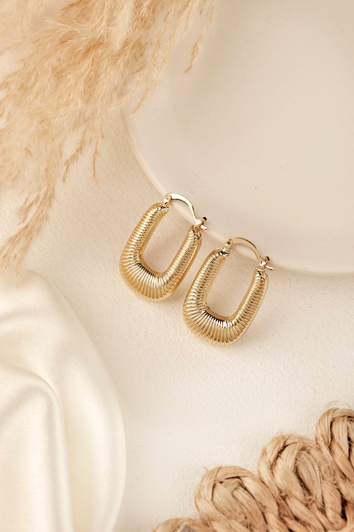 RIBBED OVAL HOOPS EVERYDAY EARRINGS