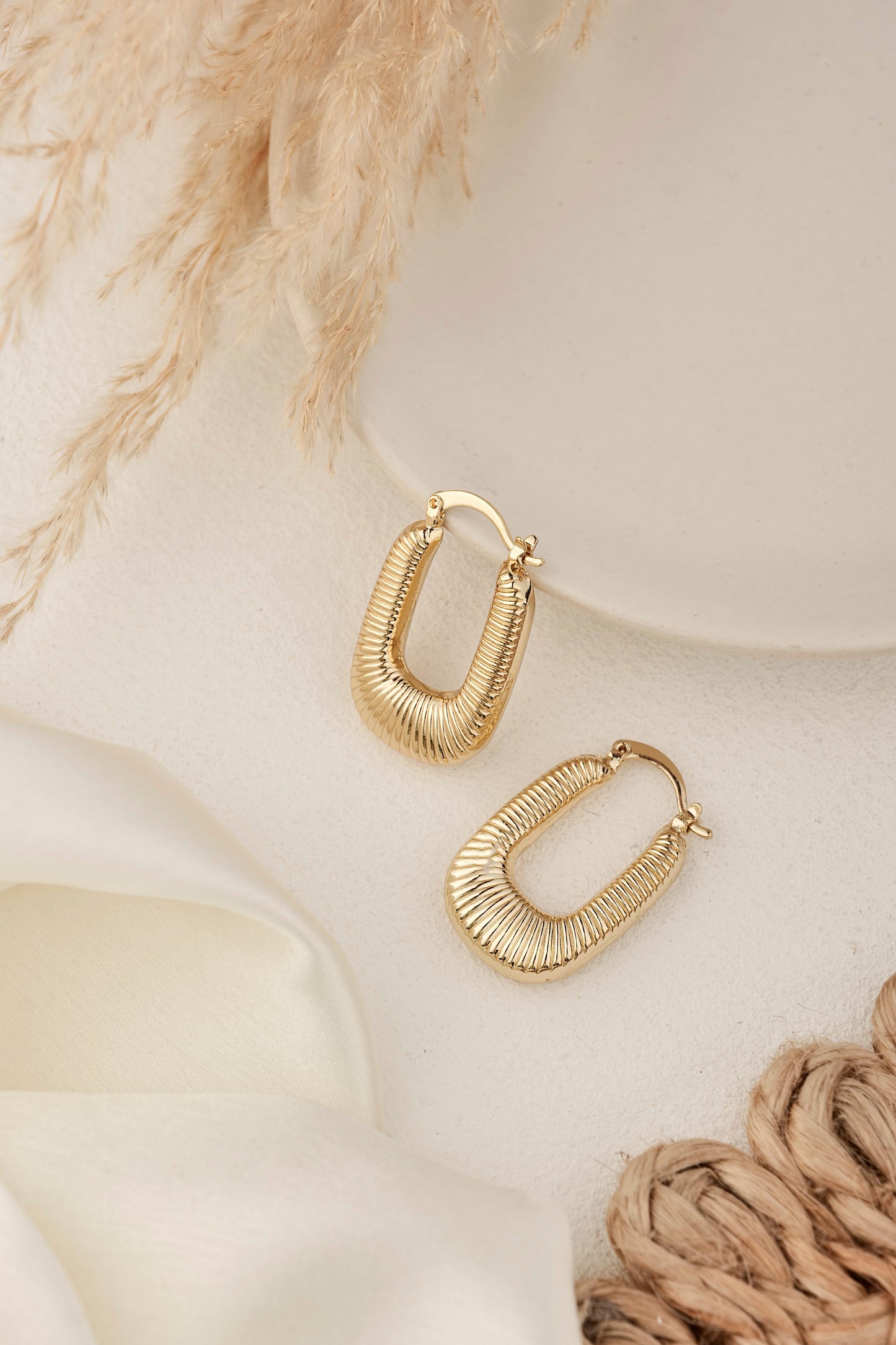 RIBBED OVAL HOOPS EVERYDAY EARRINGS
