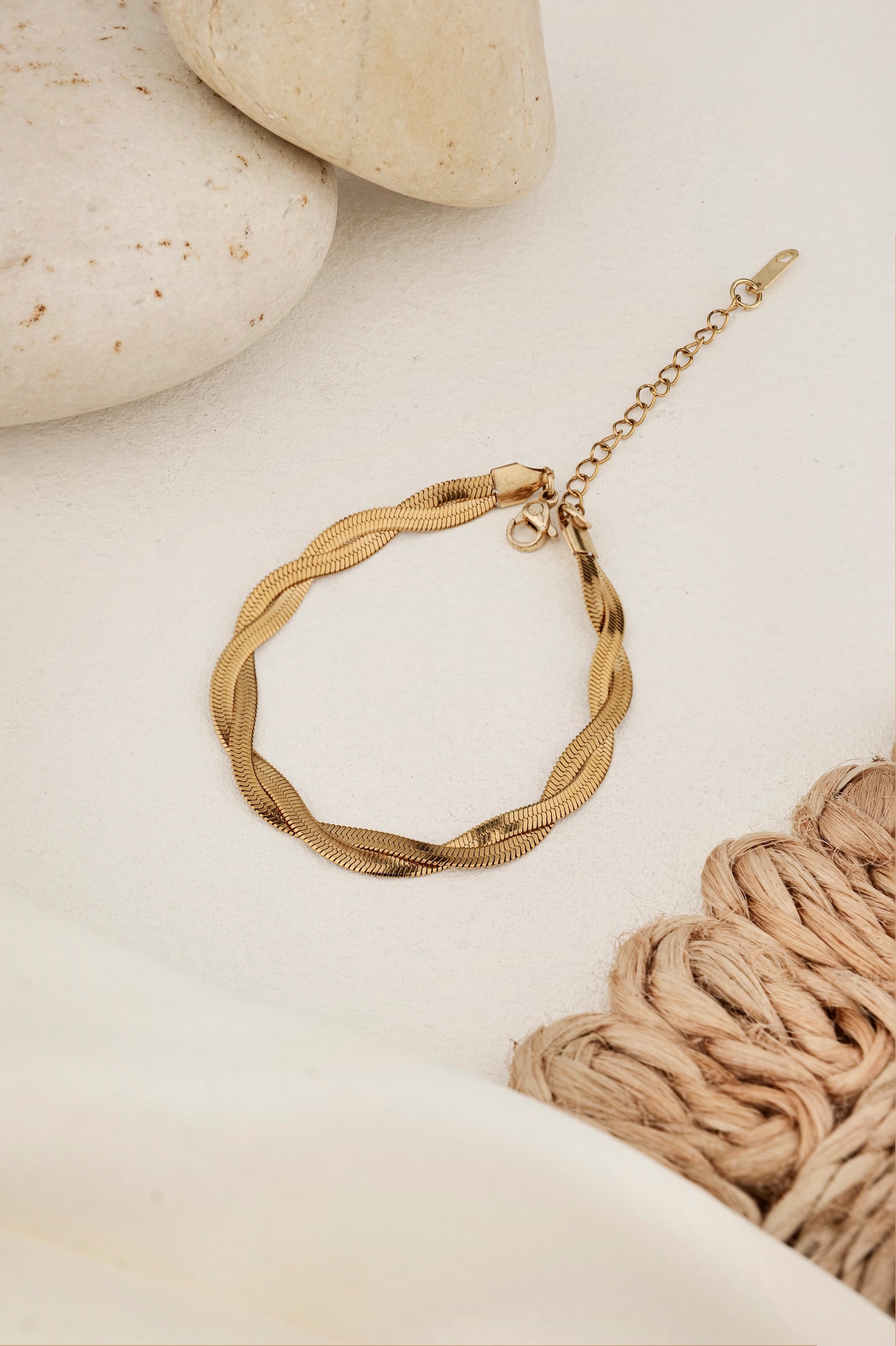 TWISTED ELEGANCE CHAIN BRACELET