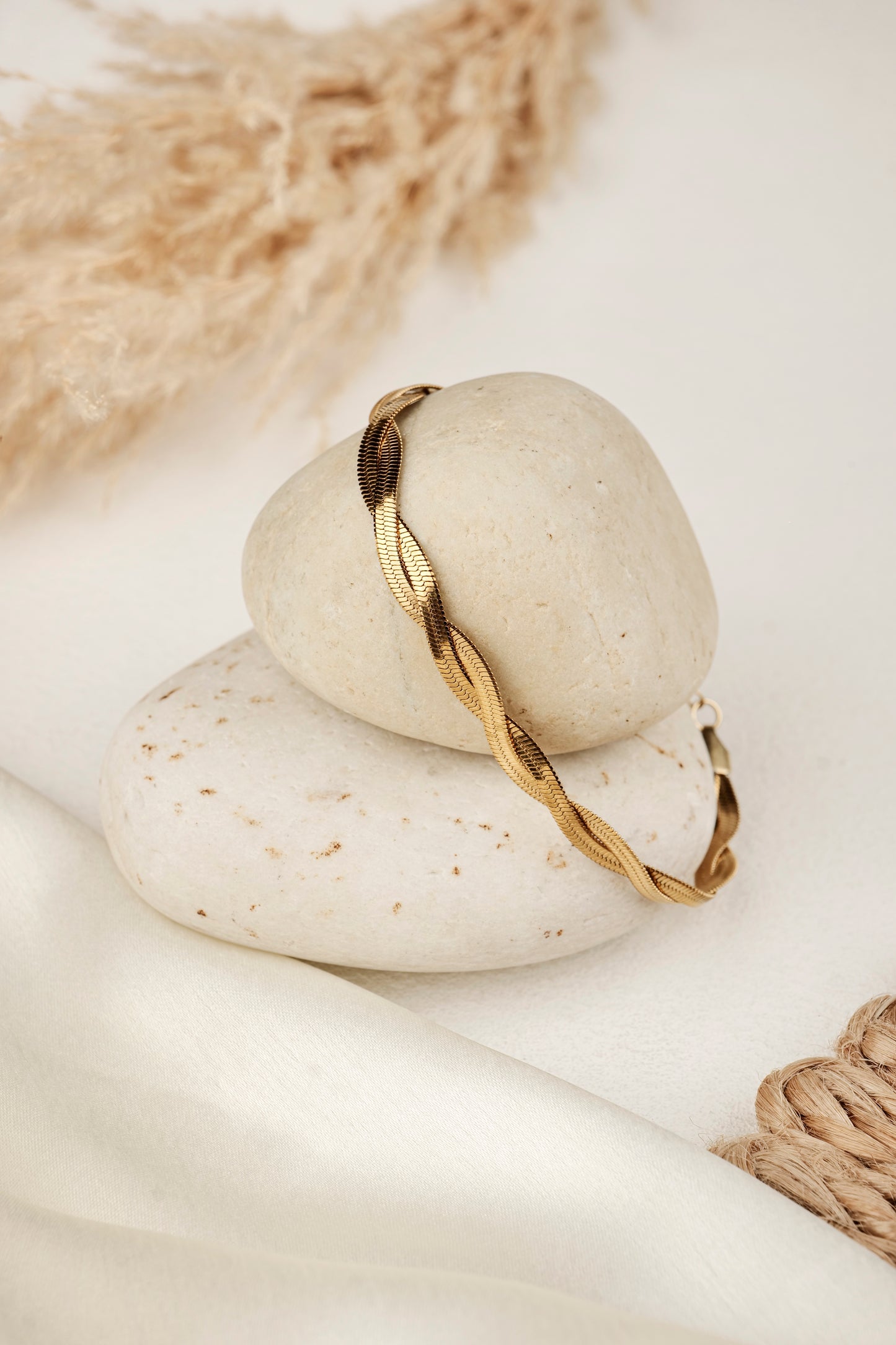 TWISTED ELEGANCE CHAIN BRACELET