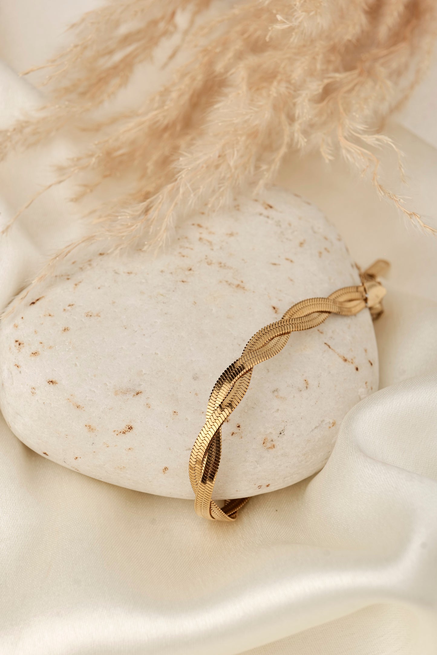 TWISTED ELEGANCE CHAIN BRACELET