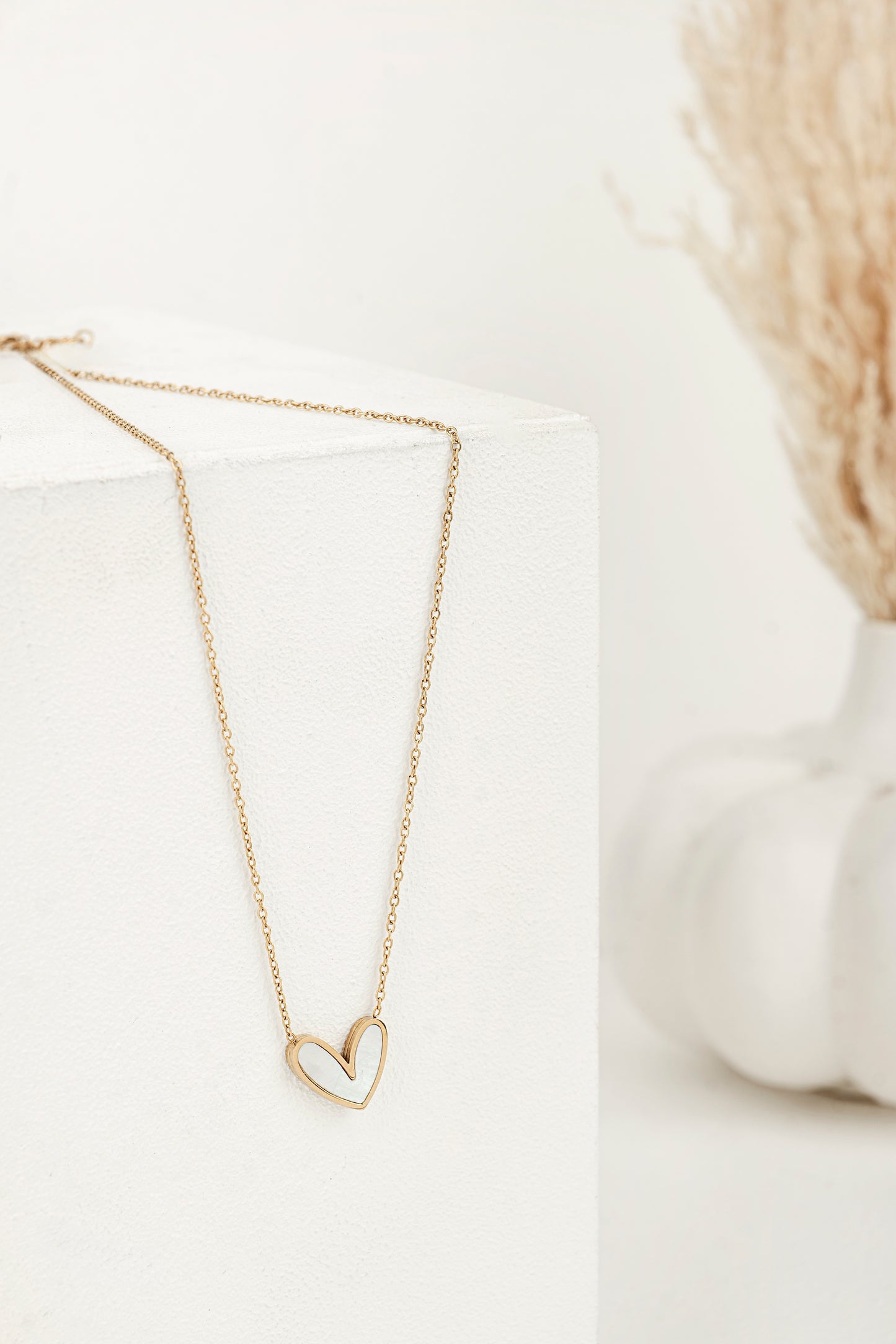WHITE HEART CHAIN NECKLACE