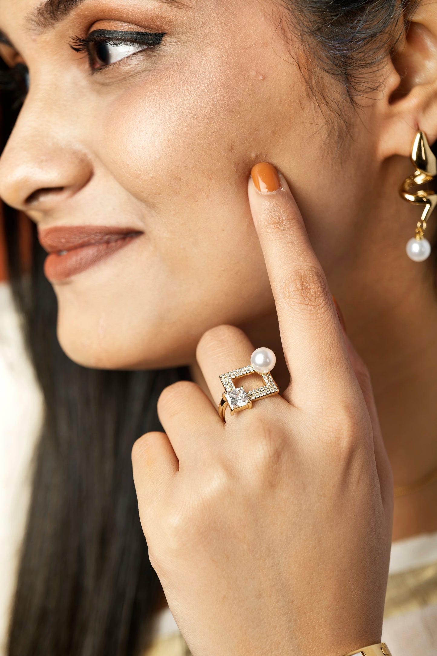 PEARL FRAME RING