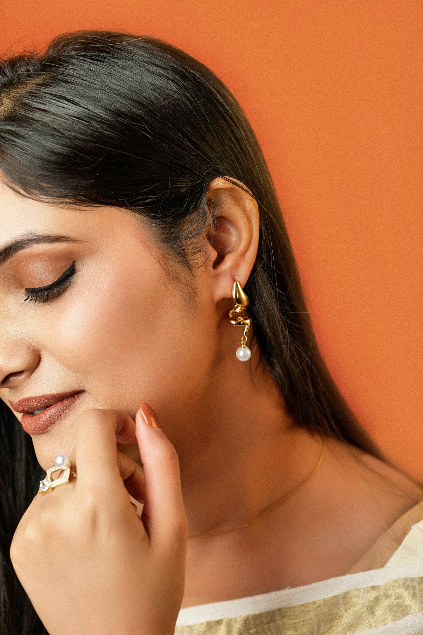 GOLDEN SWIRL PEARL DROP EARRINGS