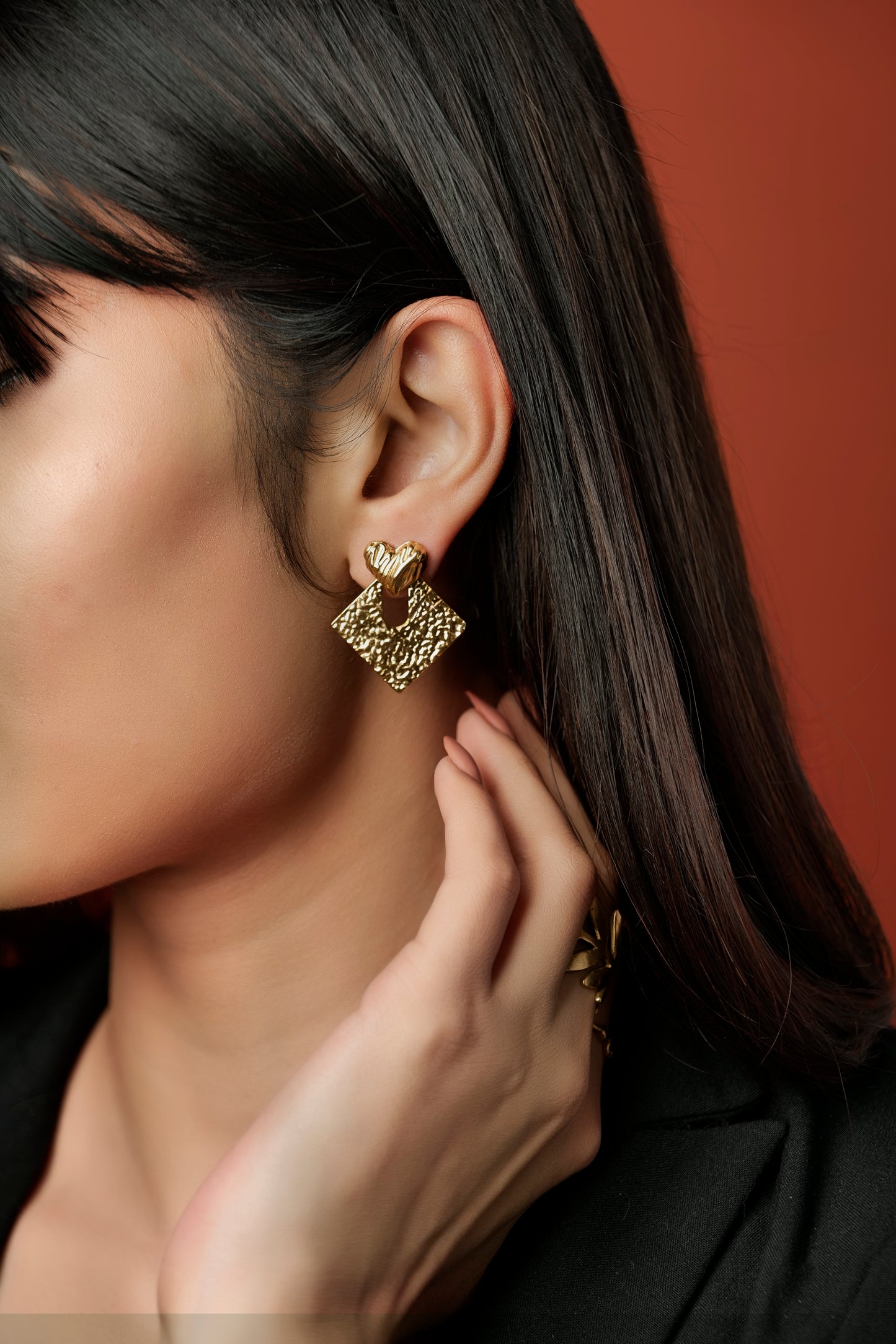 GOLDEN TEXTURED HEART STUDS