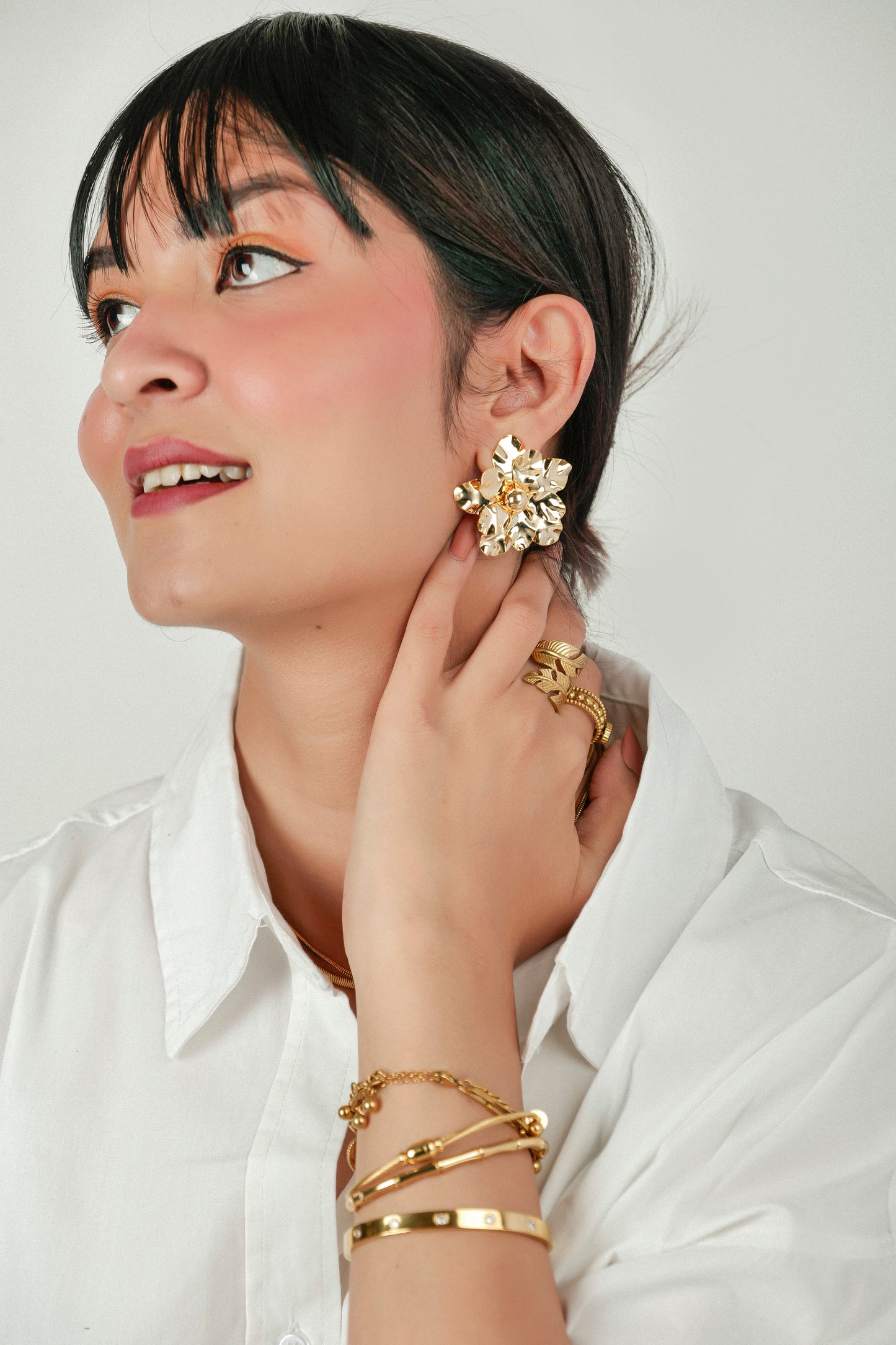 GOLDEN BLOOM STATEMENT STUD