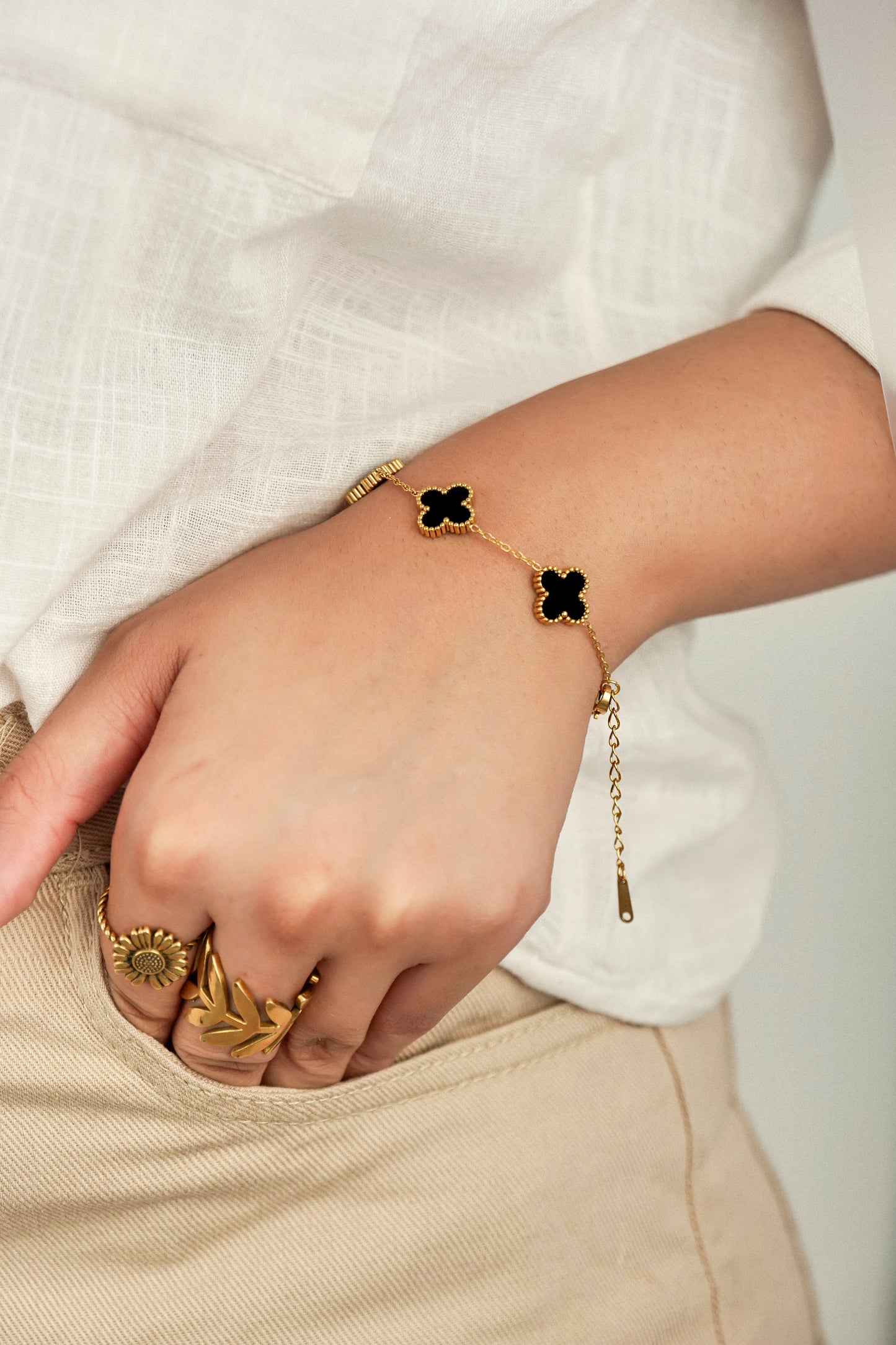 CLOVER CHARM BRACELET