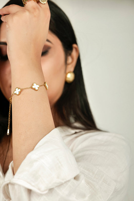CLOVER CHARM BRACELET