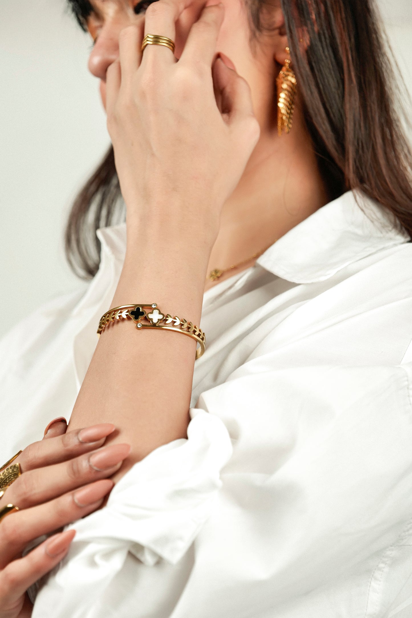 LEAFY CLOVER CHARM BANGLE