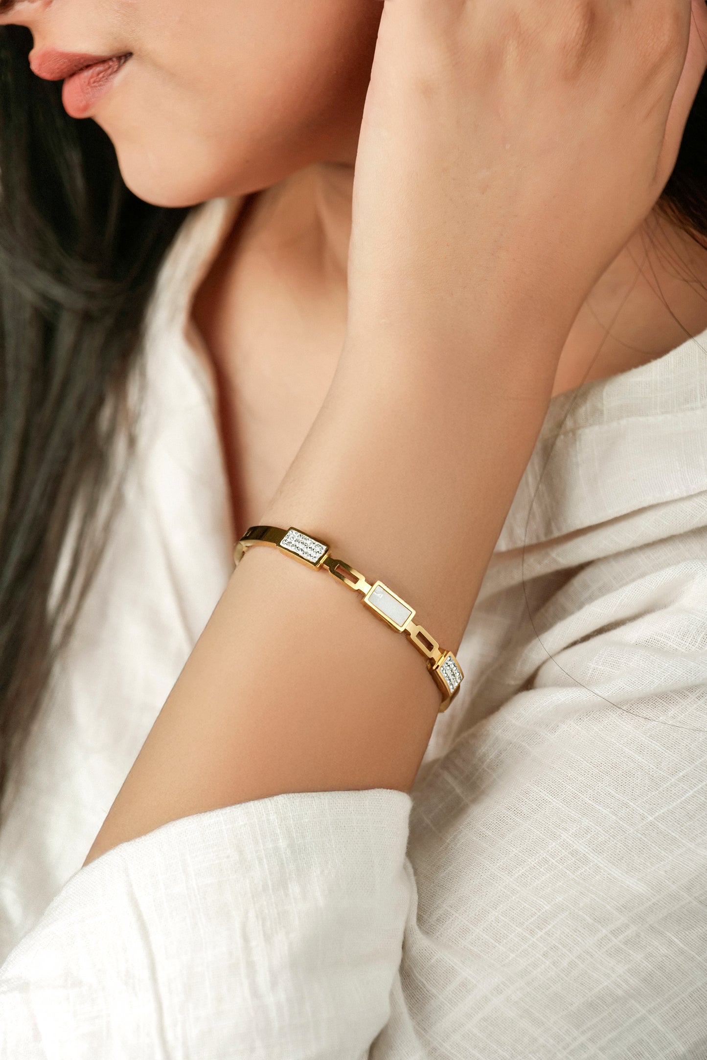 MOTHER OF PEARL & CRYSTAL LINK BRACELET