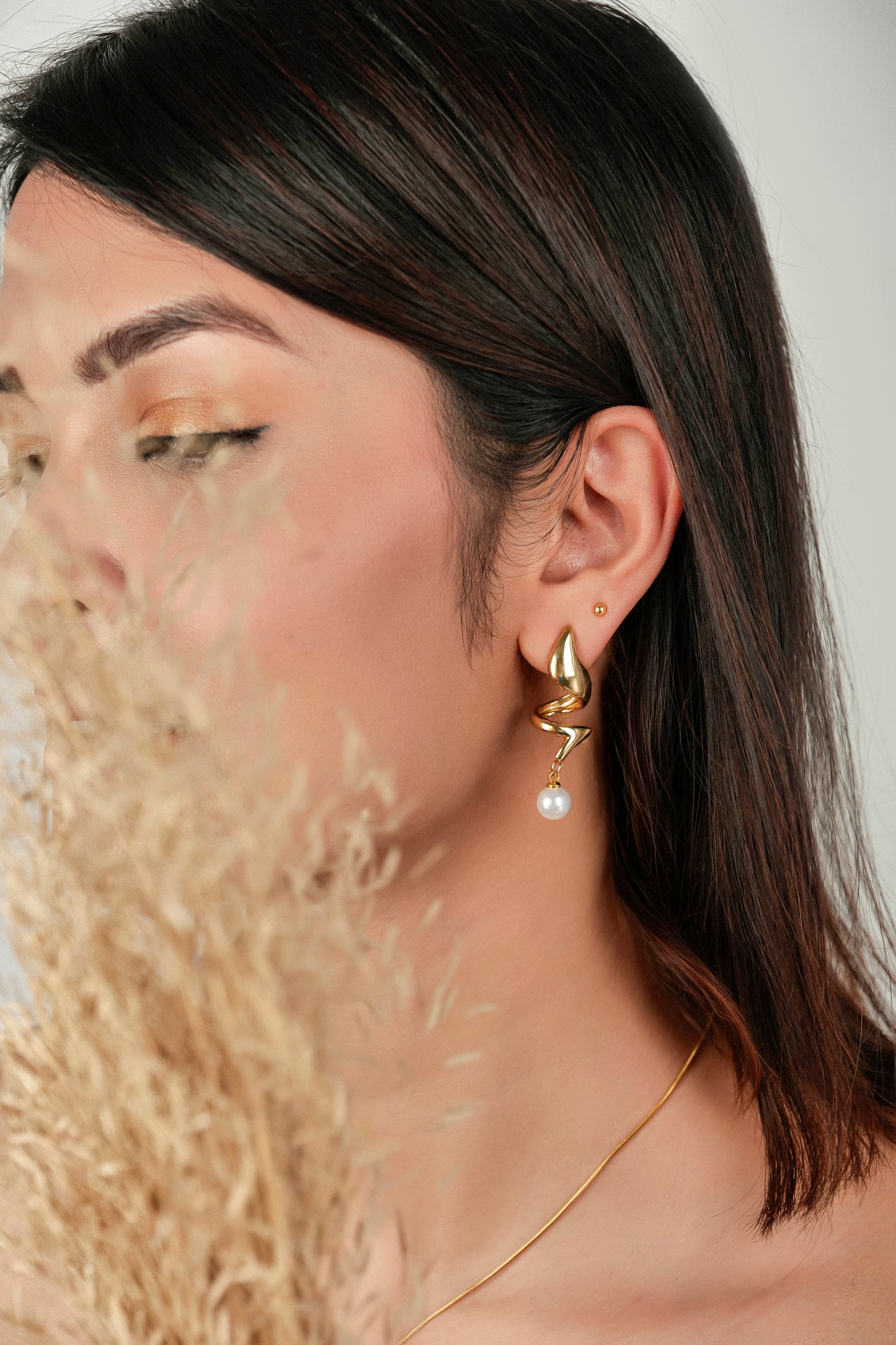 GOLDEN SWIRL PEARL DROP EARRINGS