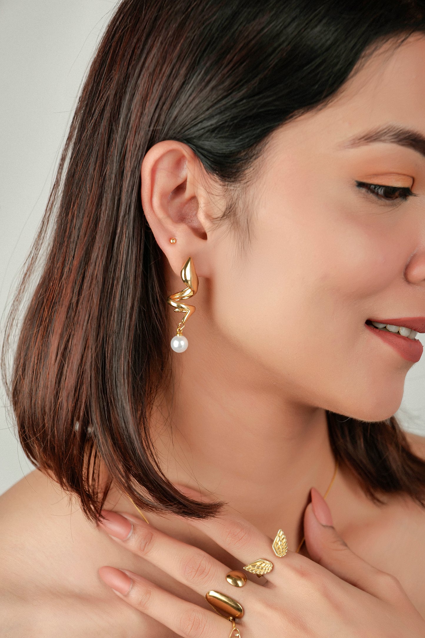 GOLDEN SWIRL PEARL DROP EARRINGS