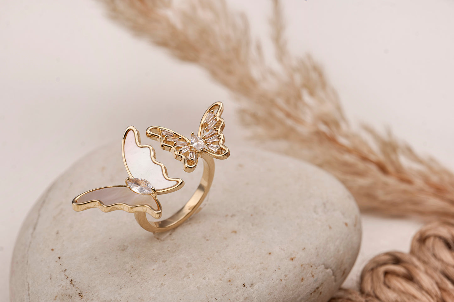 BUTTERFLY WHISPER RING