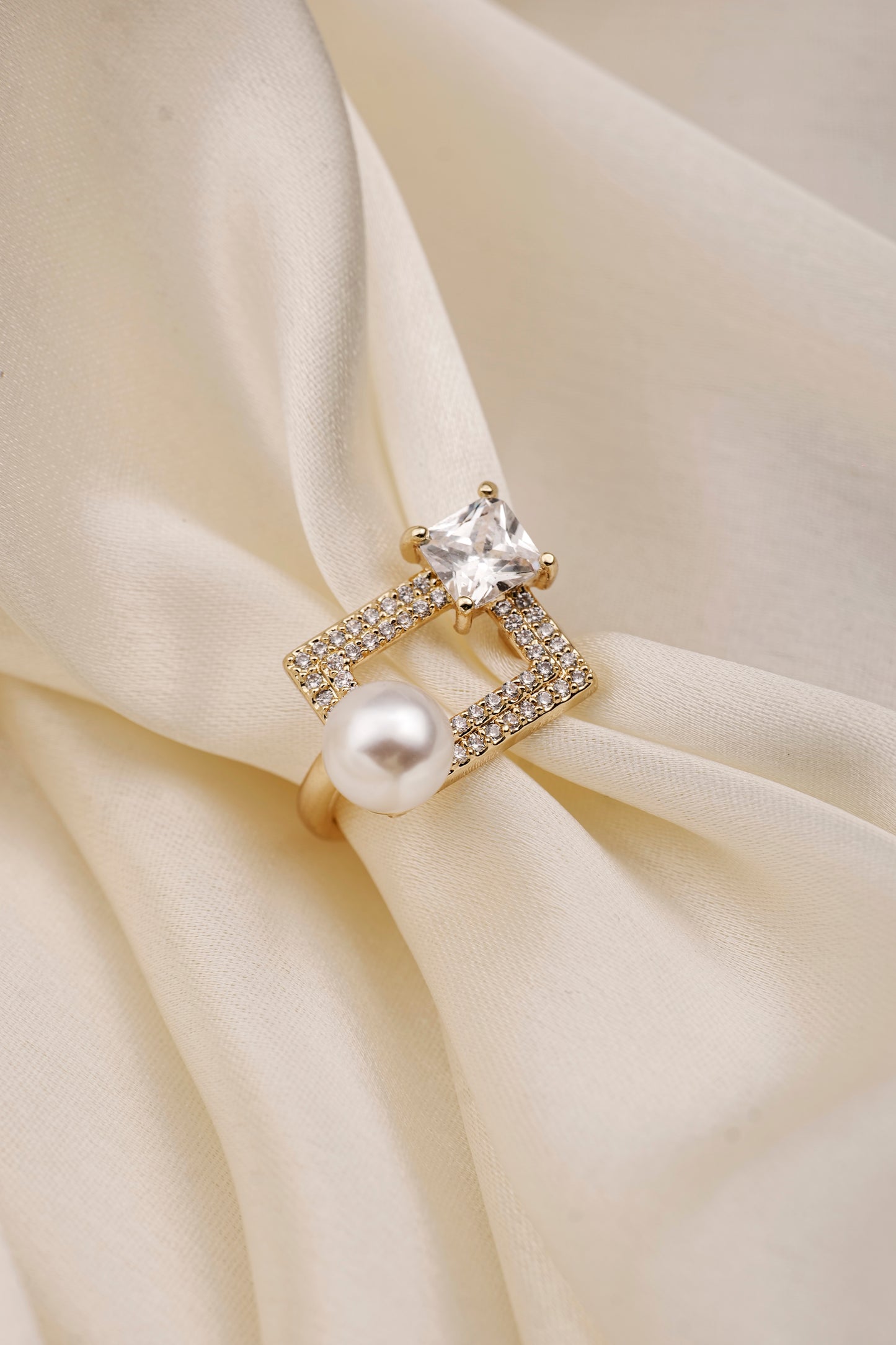 PEARL FRAME RING