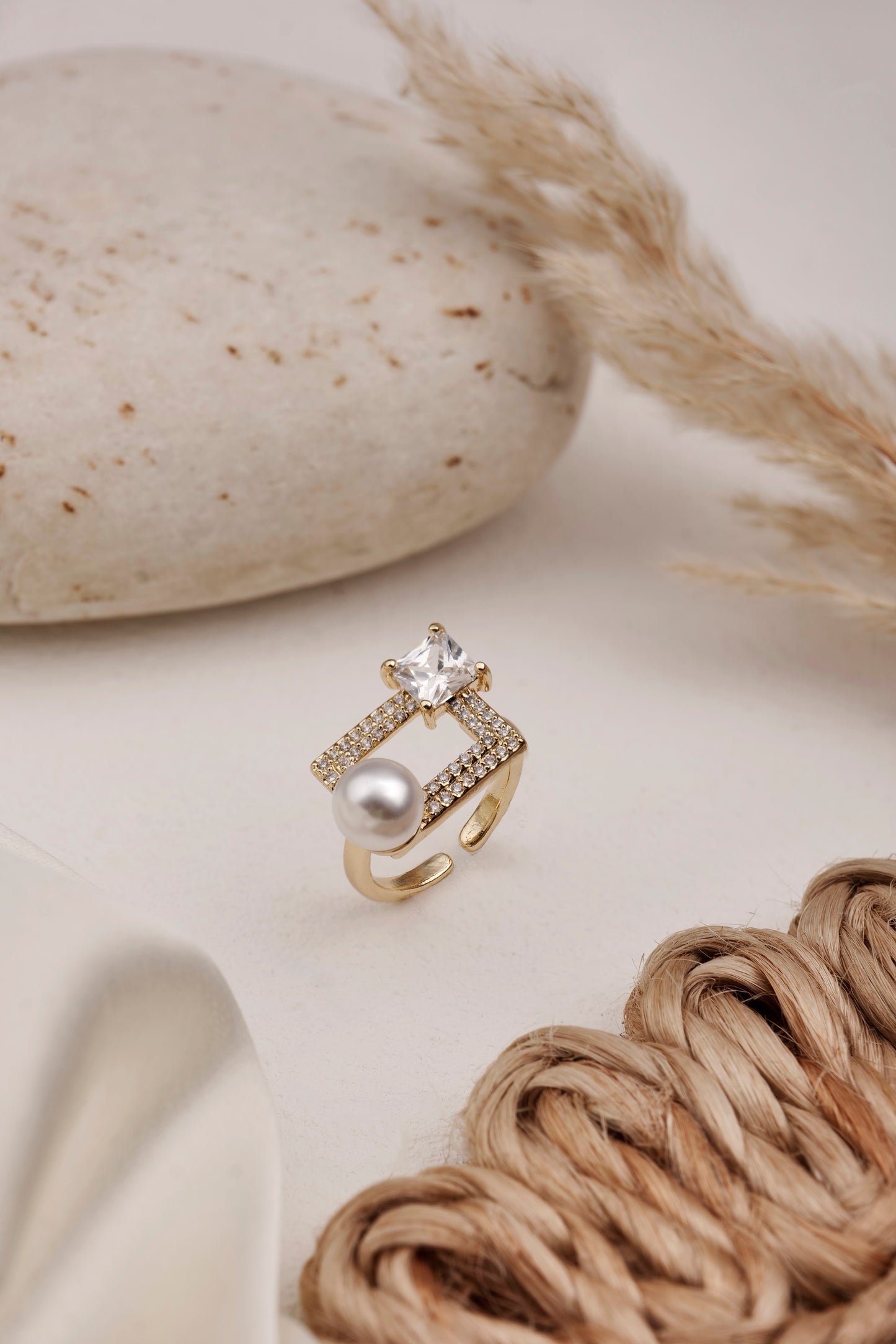 PEARL FRAME RING